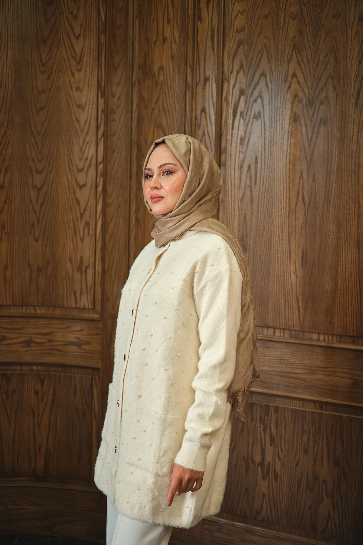 İnci Detaylı Triko Hırka Ekru