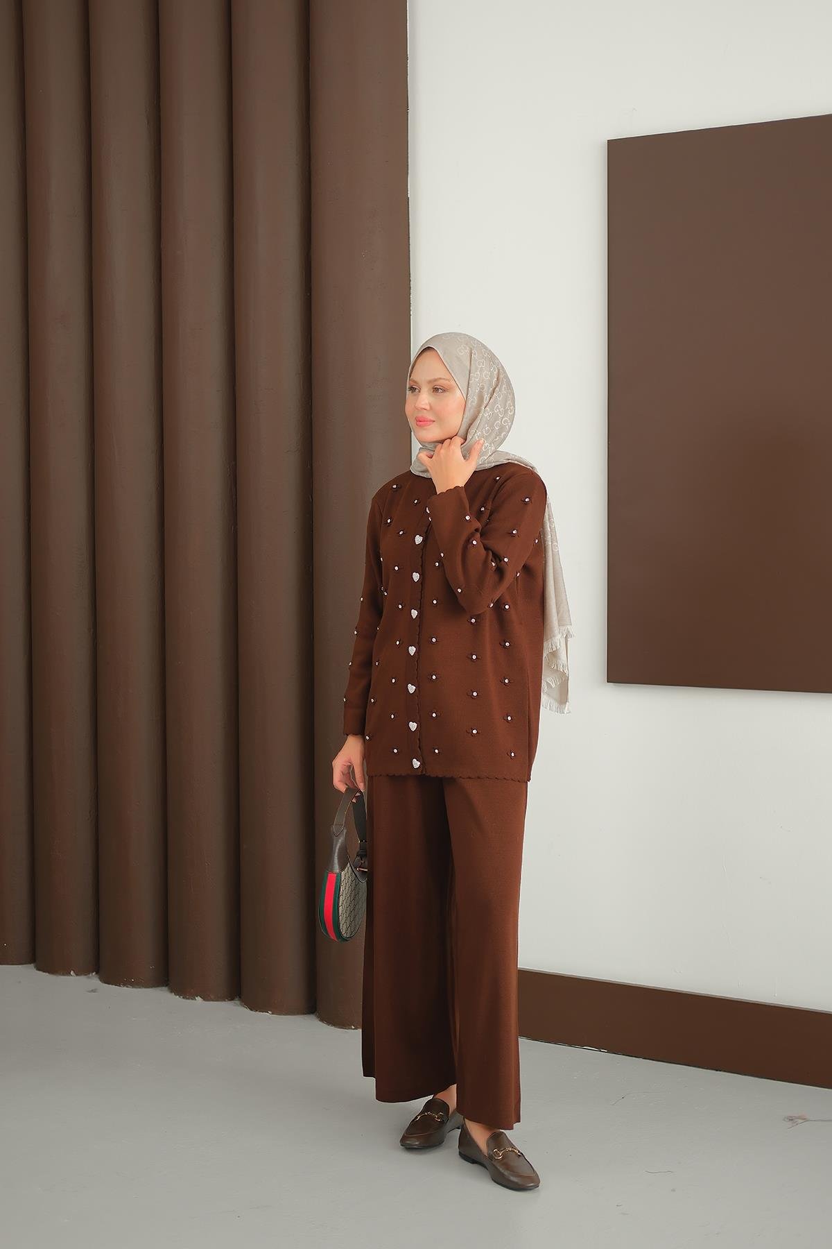 Kalp Düğme Detay Triko Takım Kahverengi