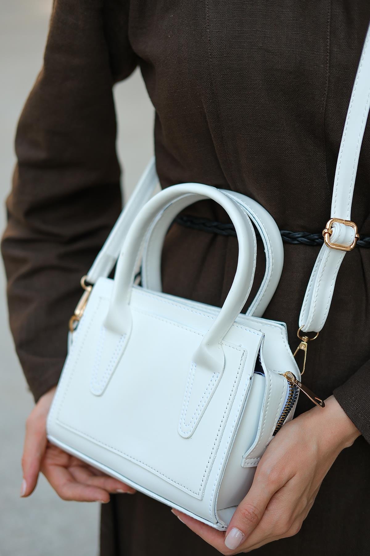 Kare Fermuarlı El Çantası Beyaz