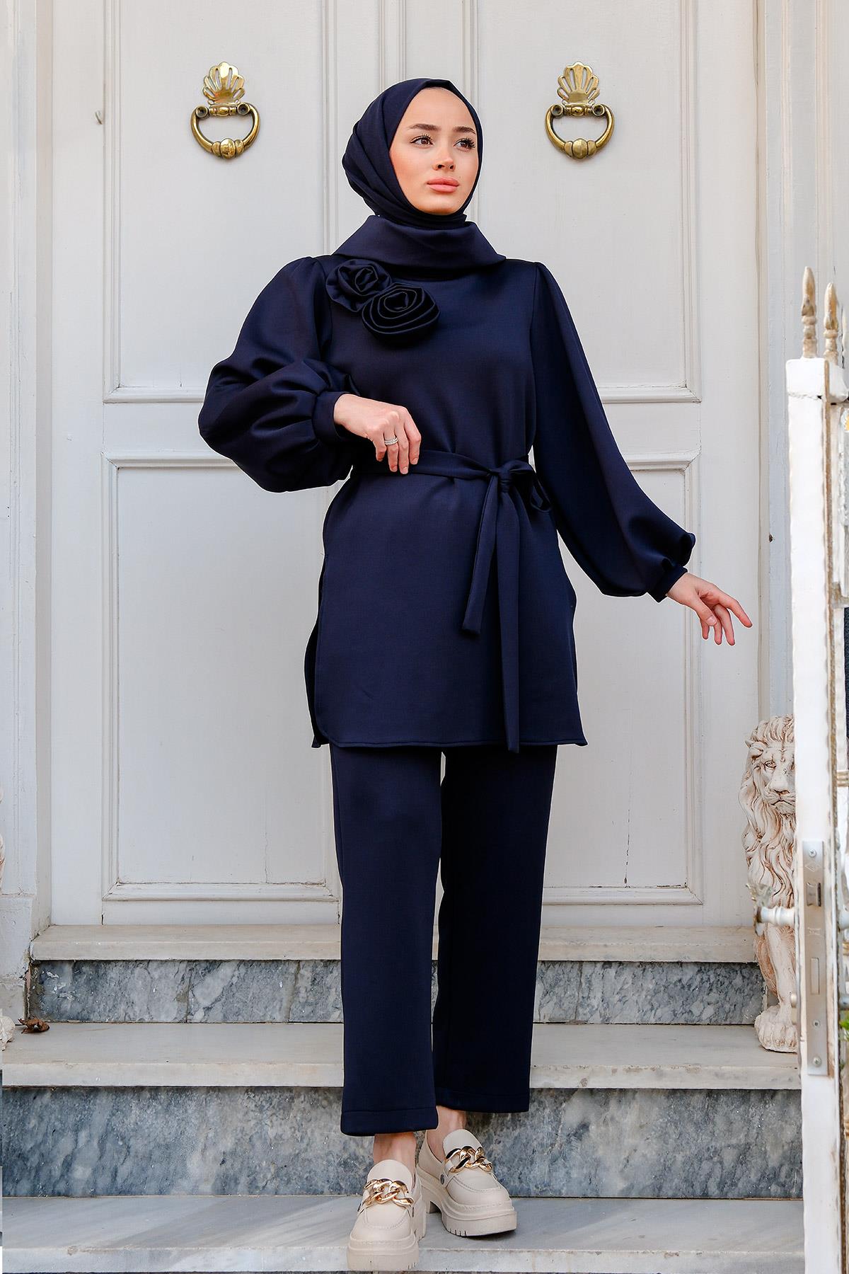 Kayık Yaka Gül Kabartmalı İkili Takım Lacivert