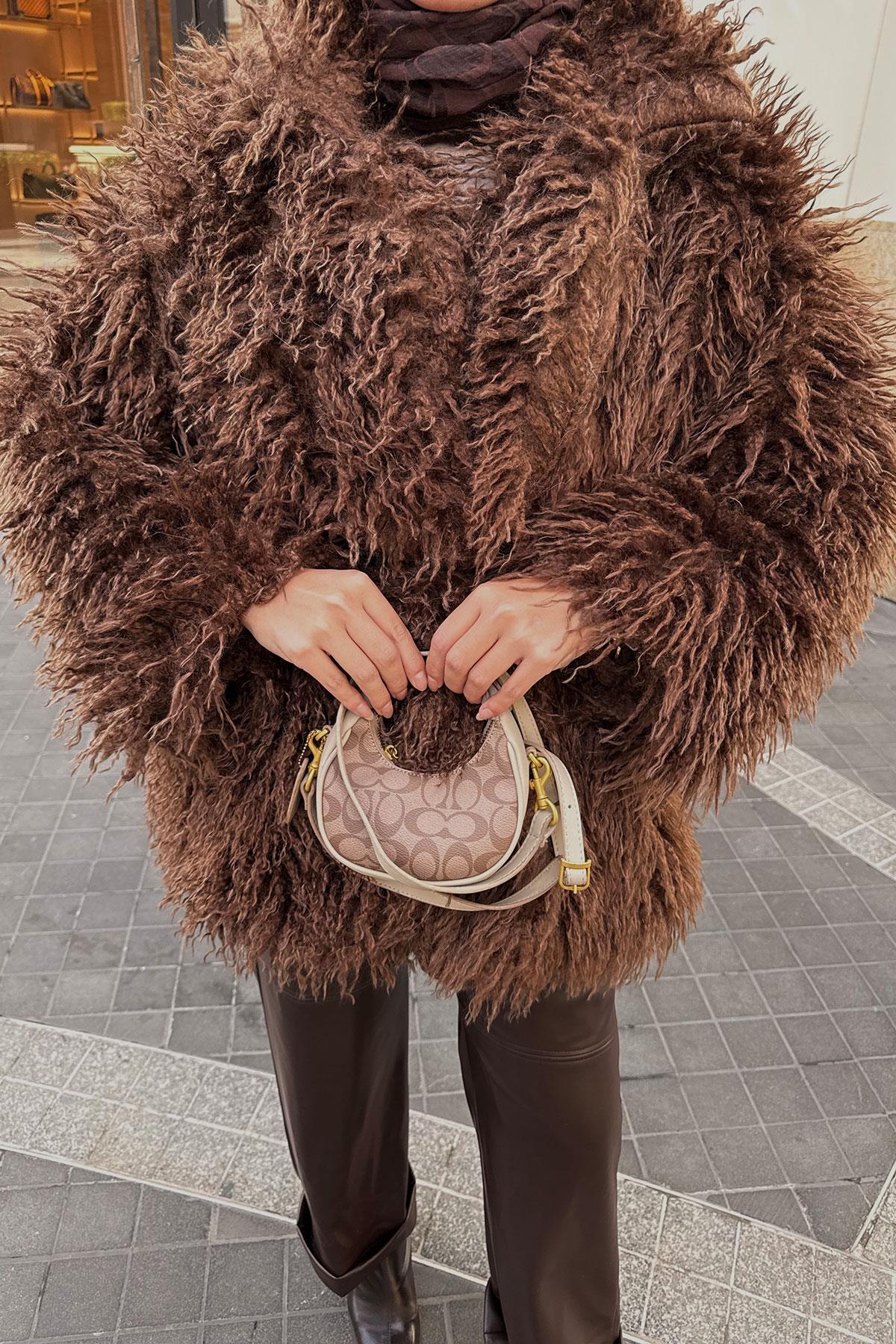 Kemer Detay Kısa Kürk Kaban Kahverengi