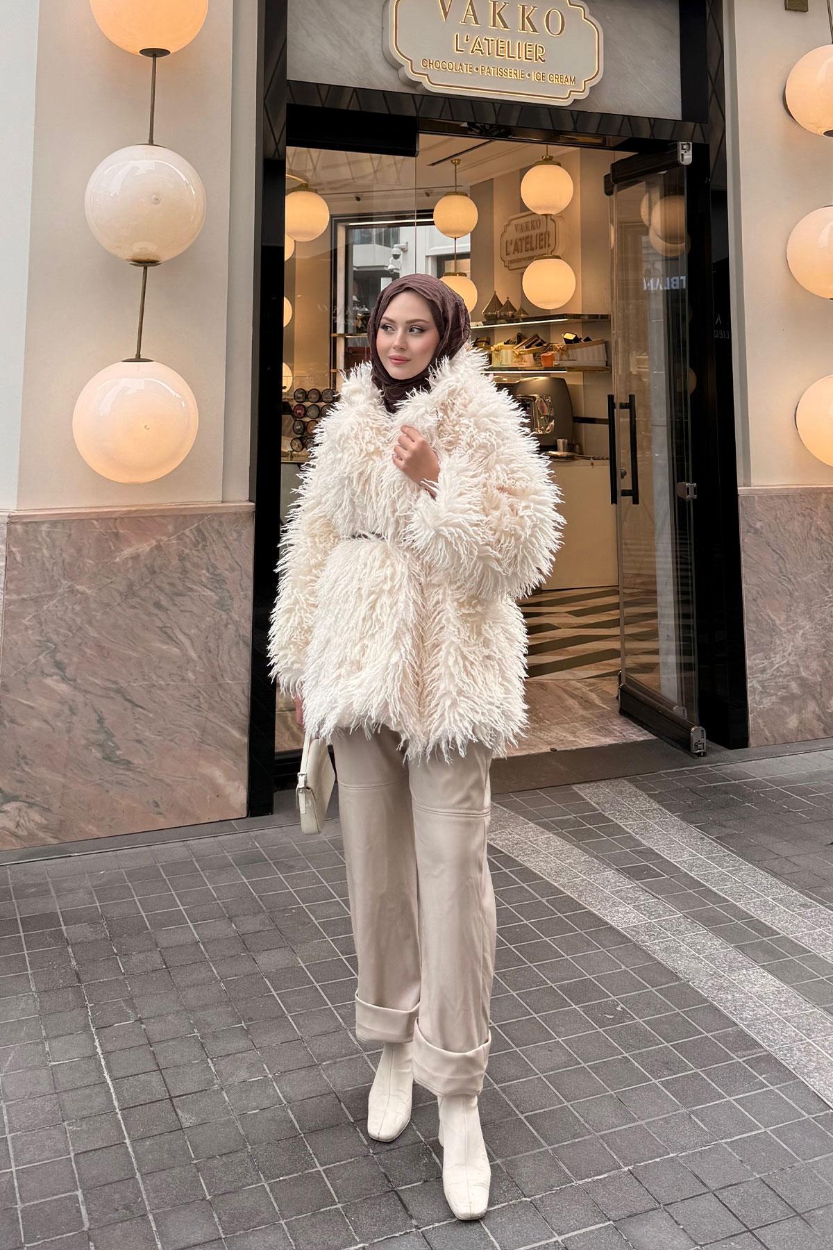 Kemer Detay Kısa Kürk Kaban Krem