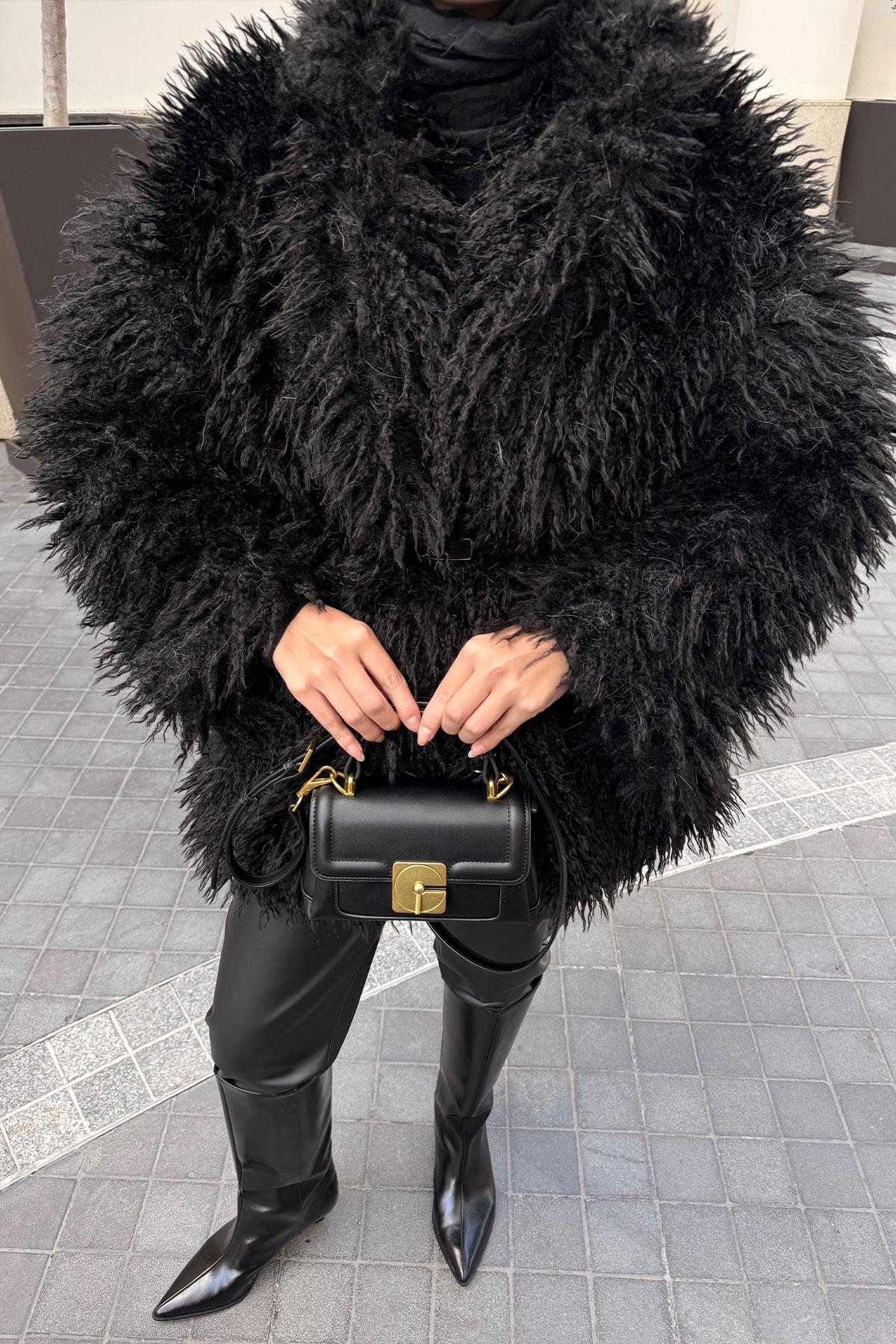 Kemer Detay Kısa Kürk Kaban Siyah