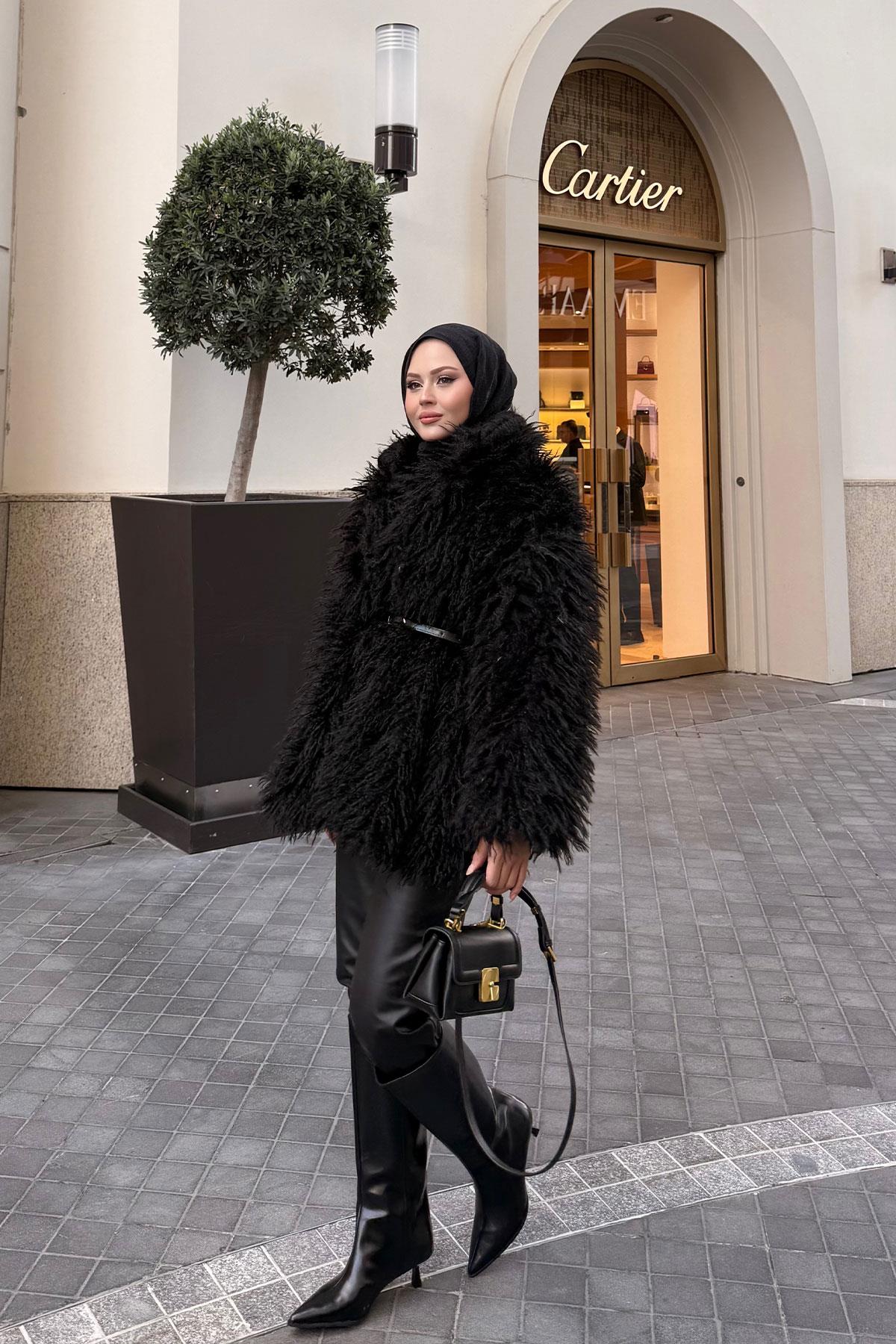 Kemer Detay Kısa Kürk Kaban Siyah