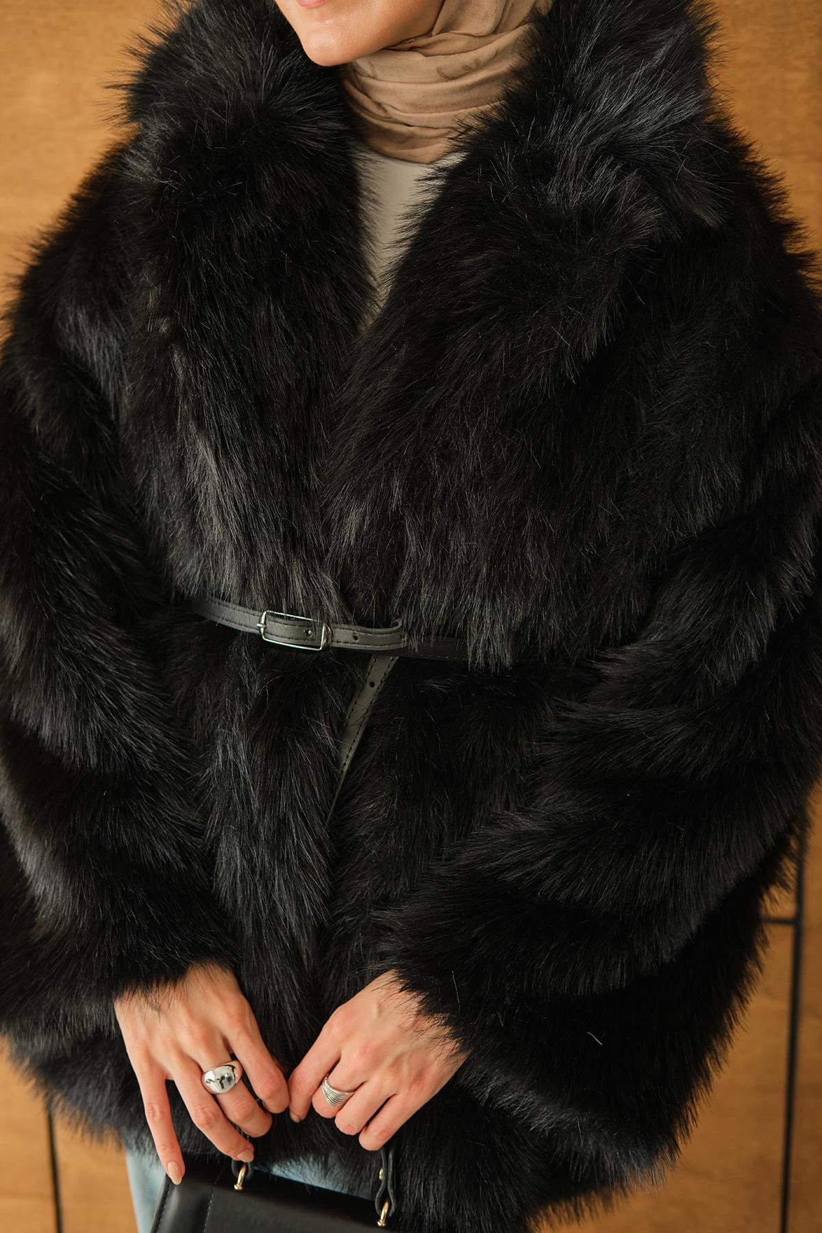 Kemer Detay Kürk Kaban Siyah