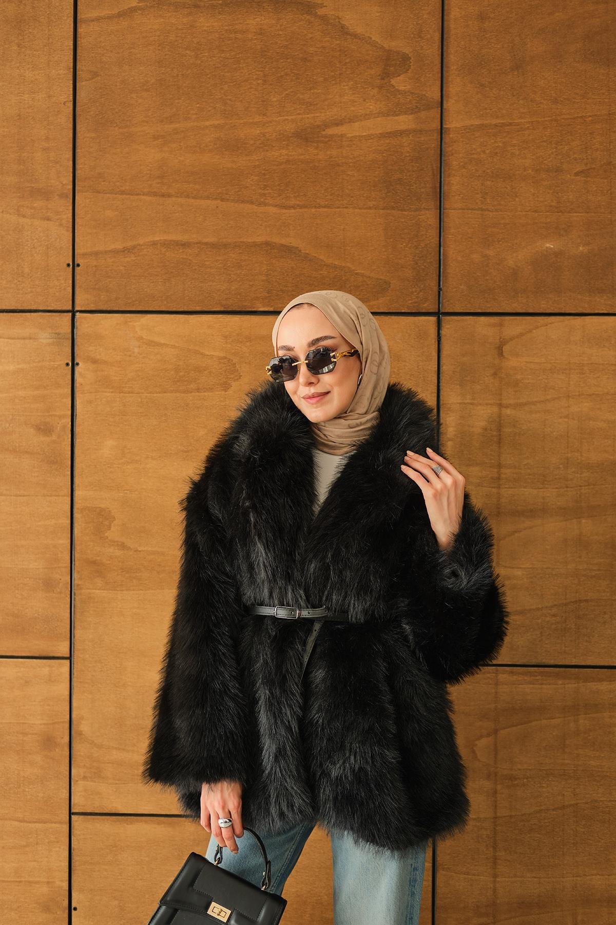 Kemer Detay Kürk Kaban Siyah