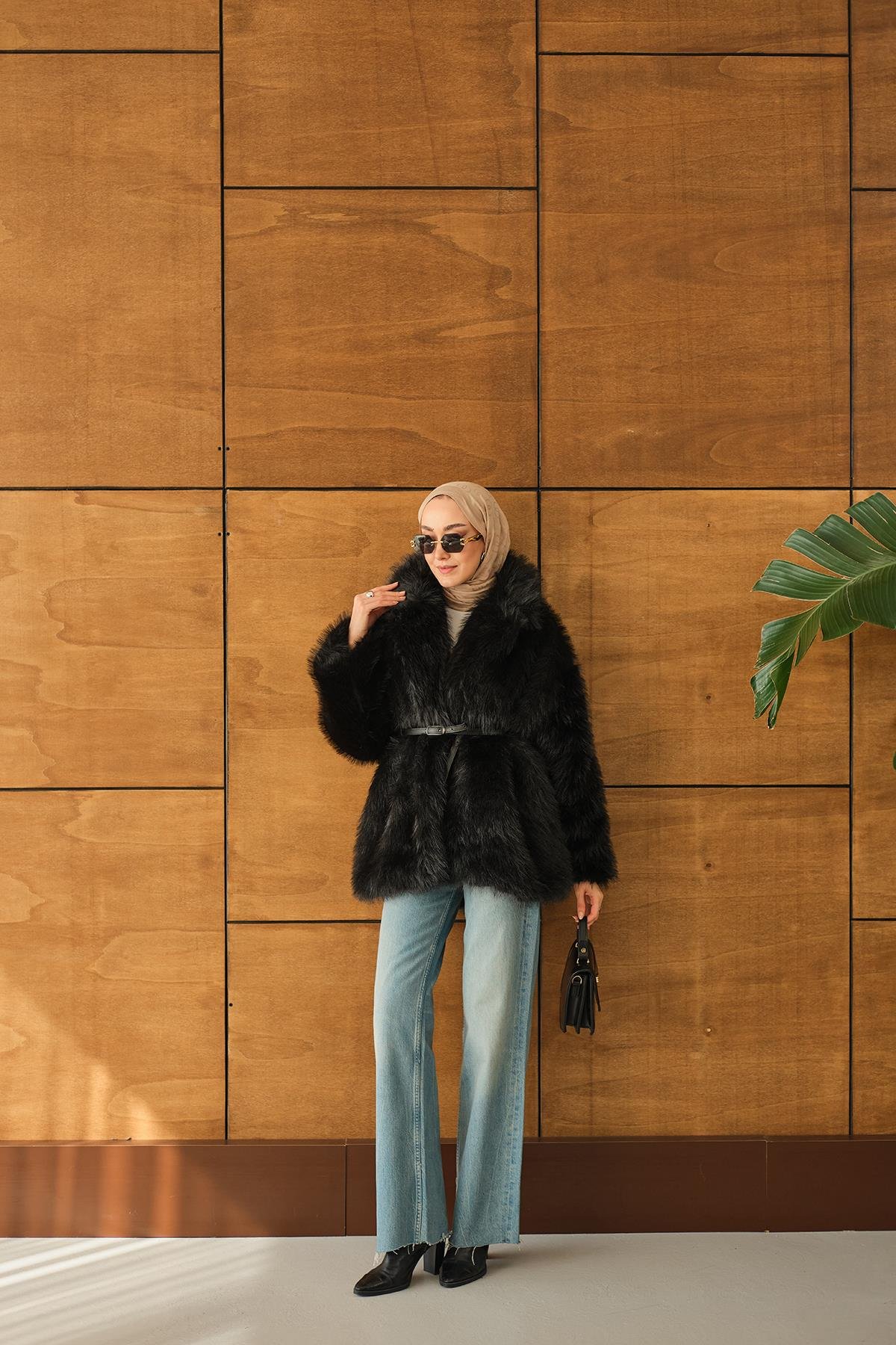 Kemer Detay Kürk Kaban Siyah