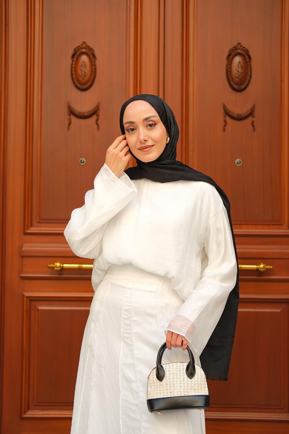 Kendinden Desenli İkili Takım Beyaz