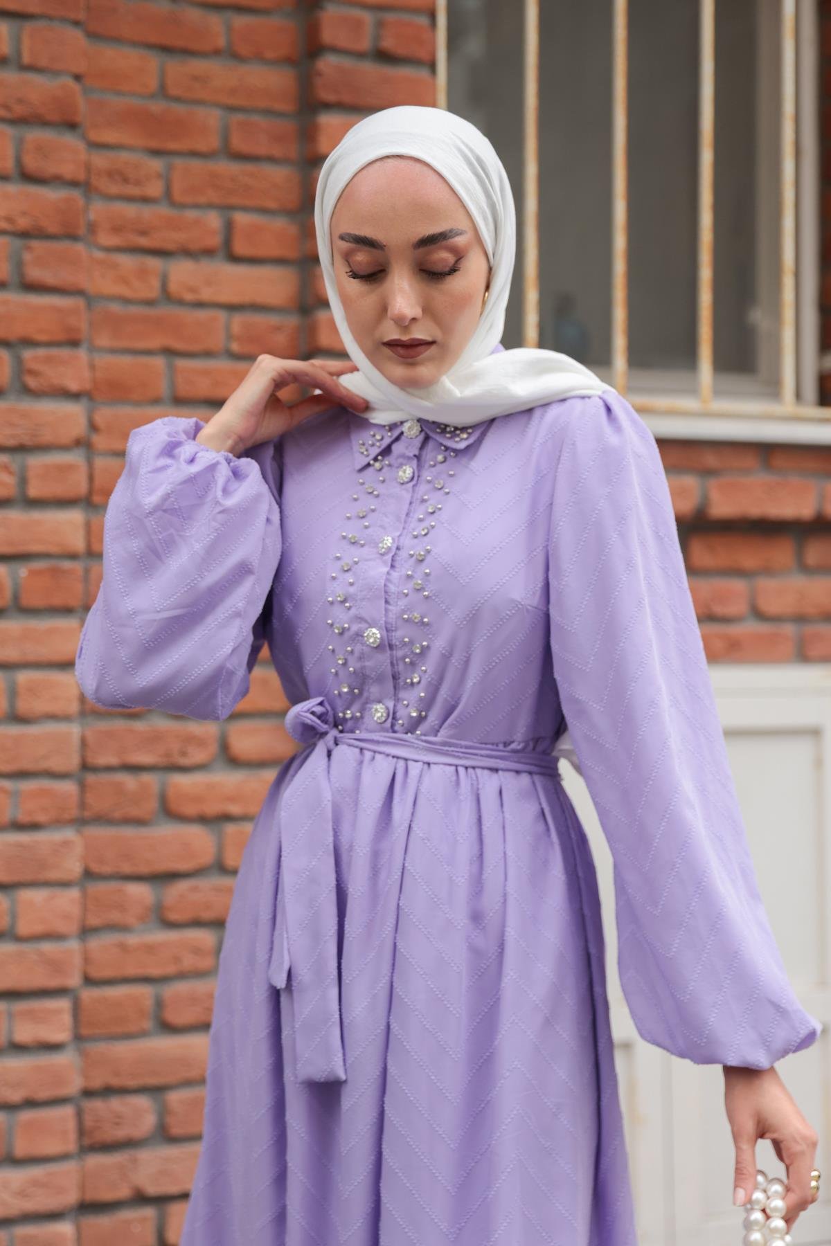 Kendinden Desenli Taş Detay Elbise Lila