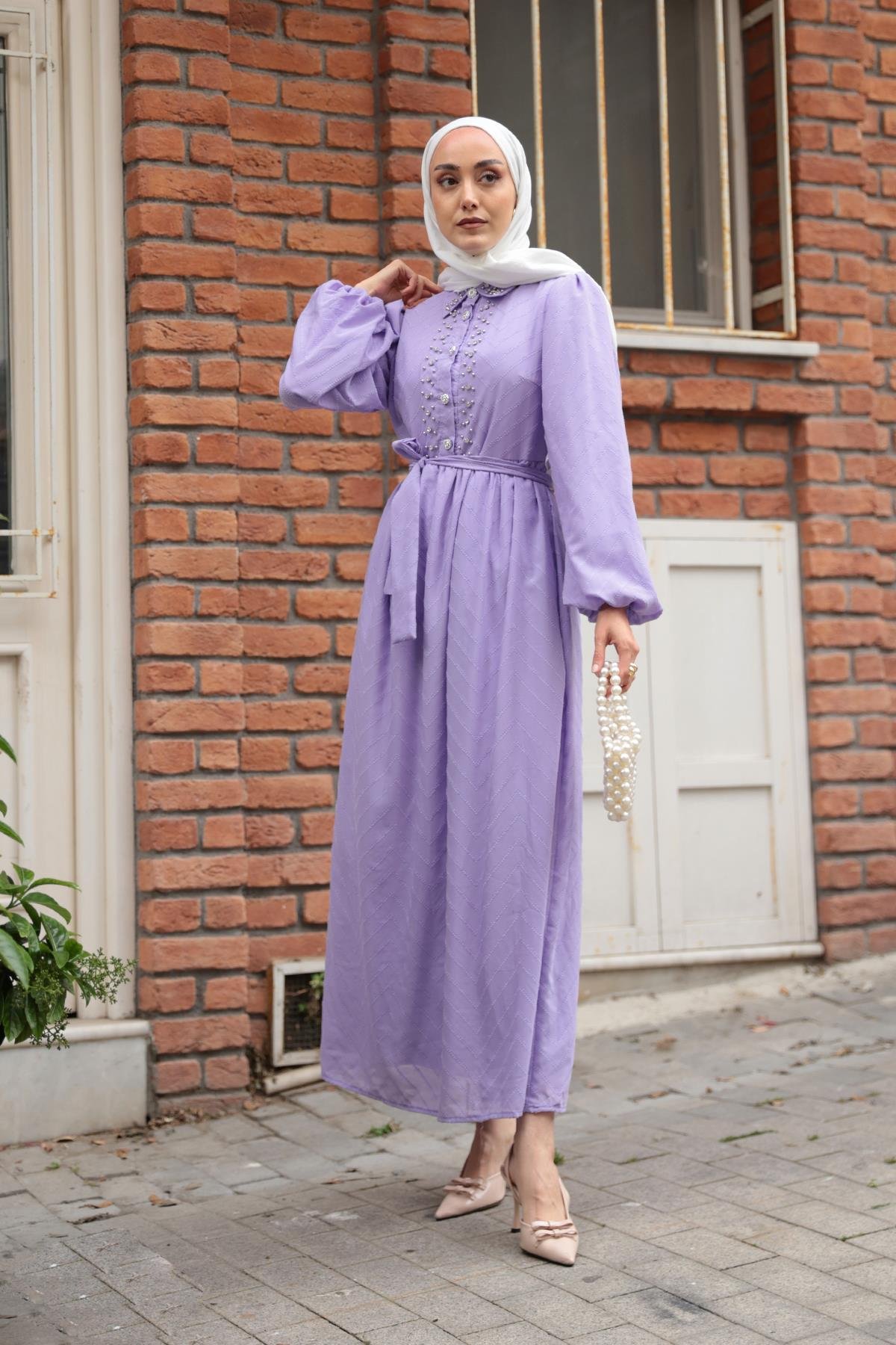 Kendinden Desenli Taş Detay Elbise Lila