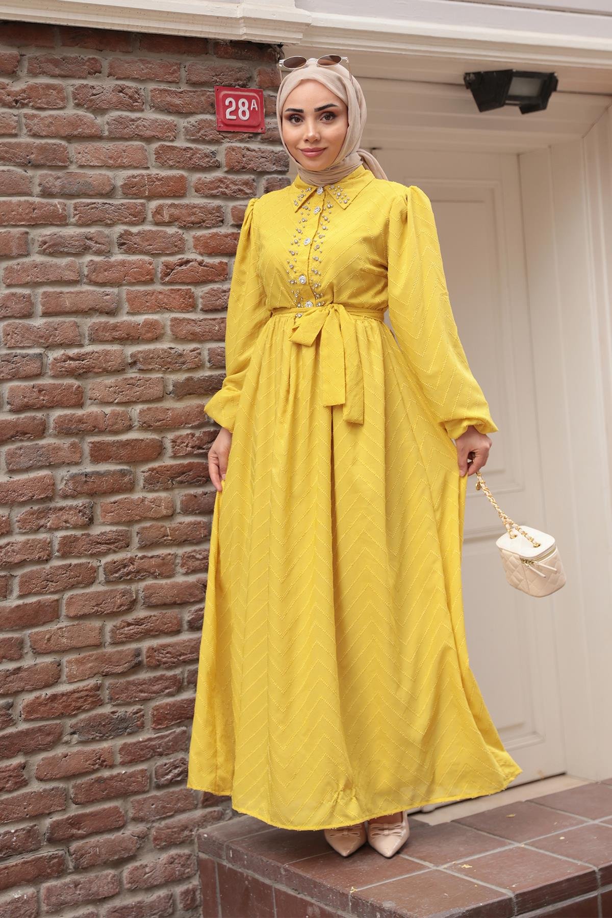 Kendinden Desenli Taş Detay Elbise Sarı