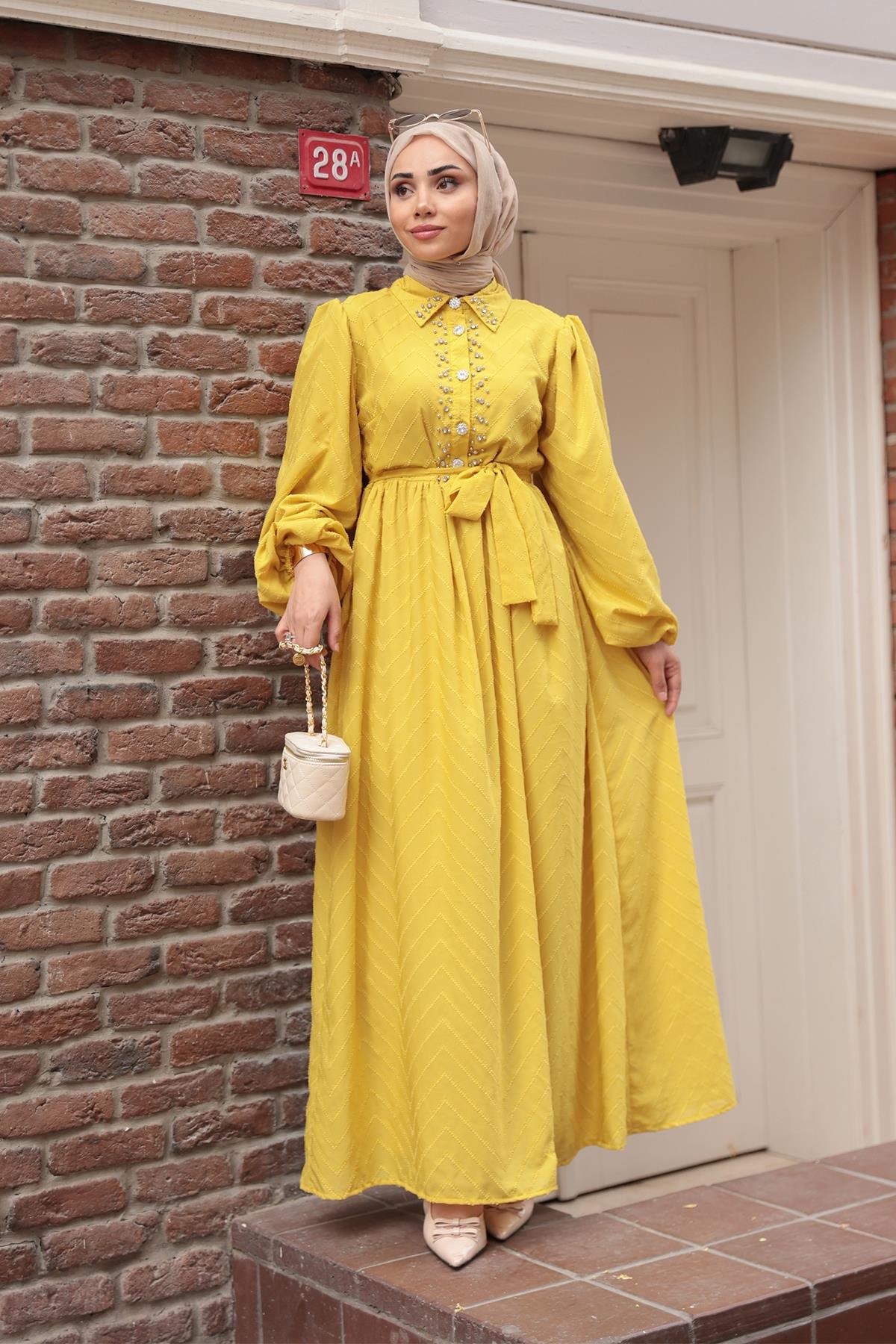 Kendinden Desenli Taş Detay Elbise Sarı