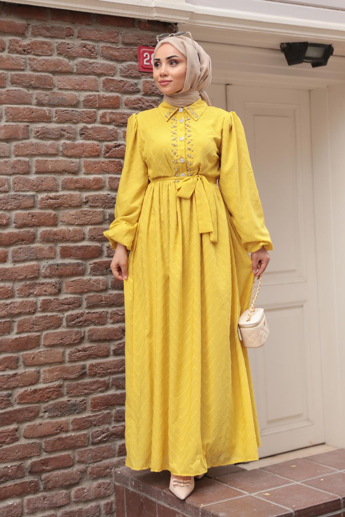 Kendinden Desenli Taş Detay Elbise Sarı