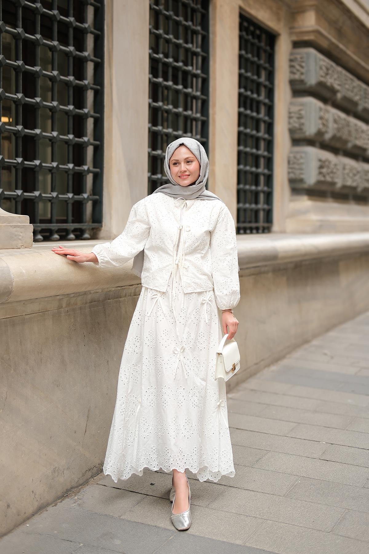 Kendinden Desenli Taş Detaylı Takım Beyaz