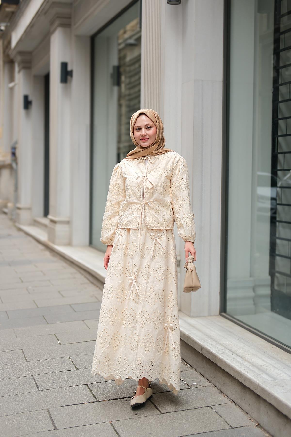 Kendinden Desenli Taş Detaylı Takım Krem