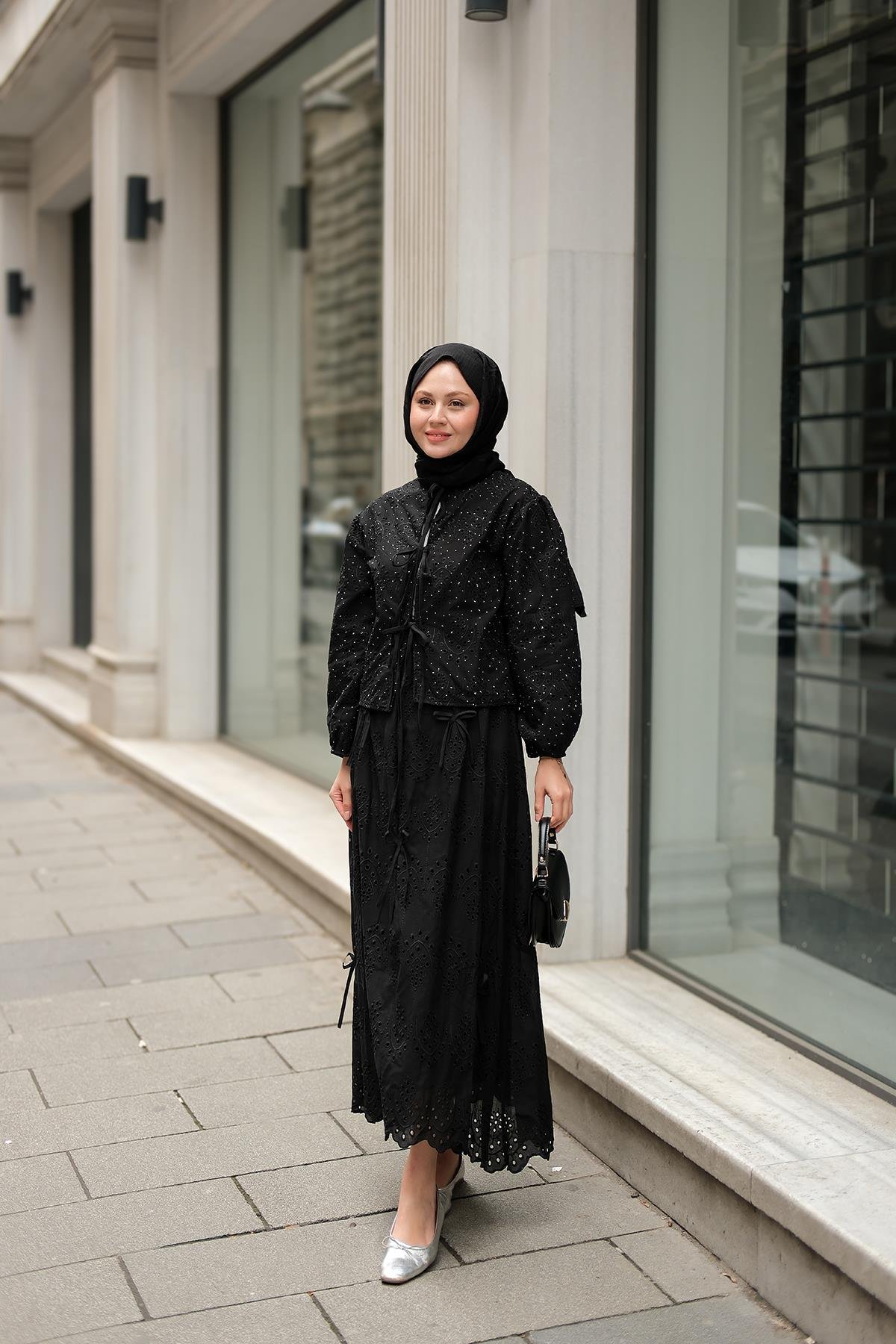 Kendinden Desenli Taş Detaylı Takım Siyah