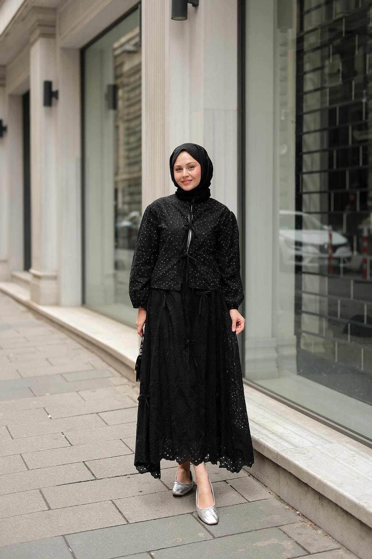 Kendinden Desenli Taş Detaylı Takım Siyah