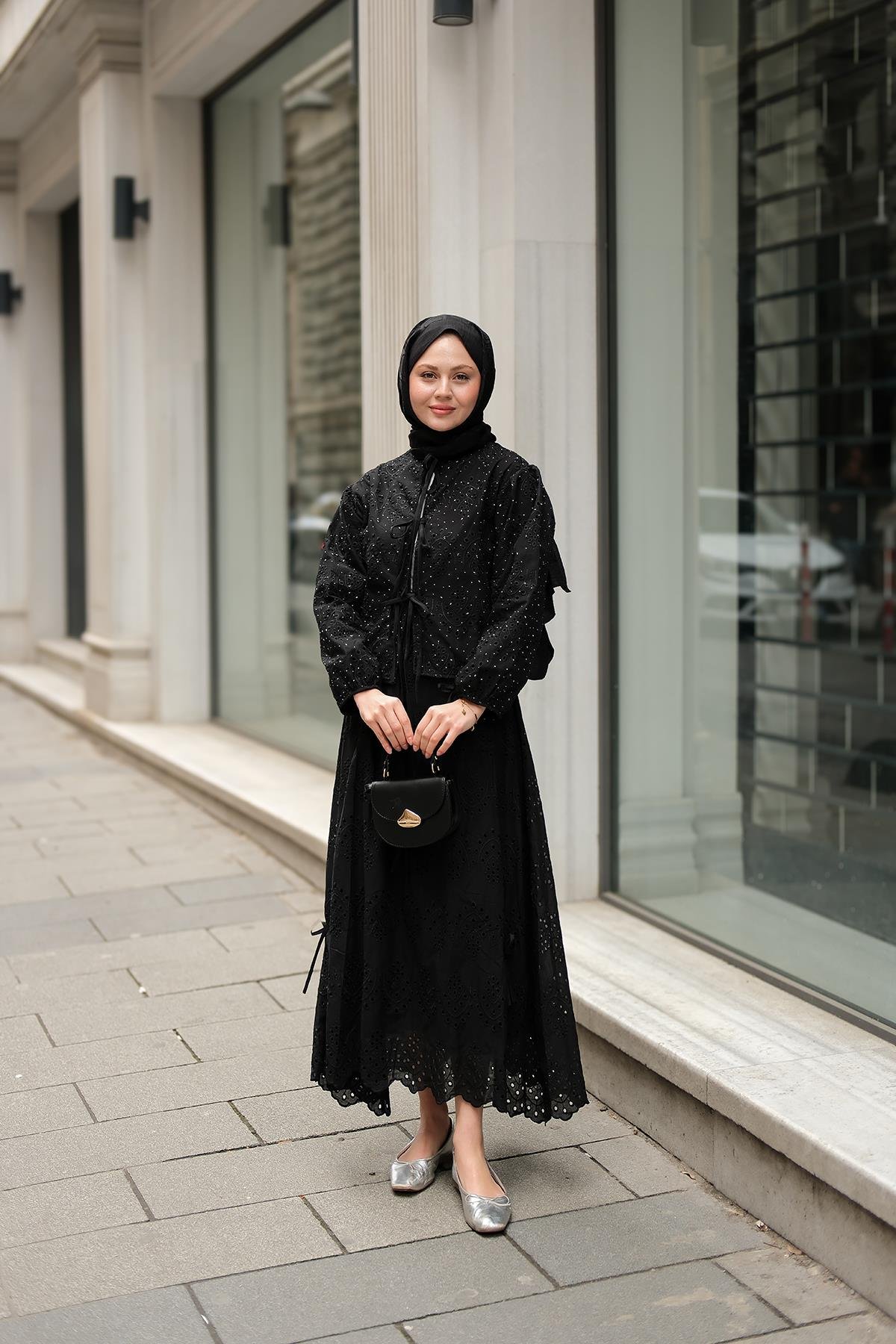 Kendinden Desenli Taş Detaylı Takım Siyah