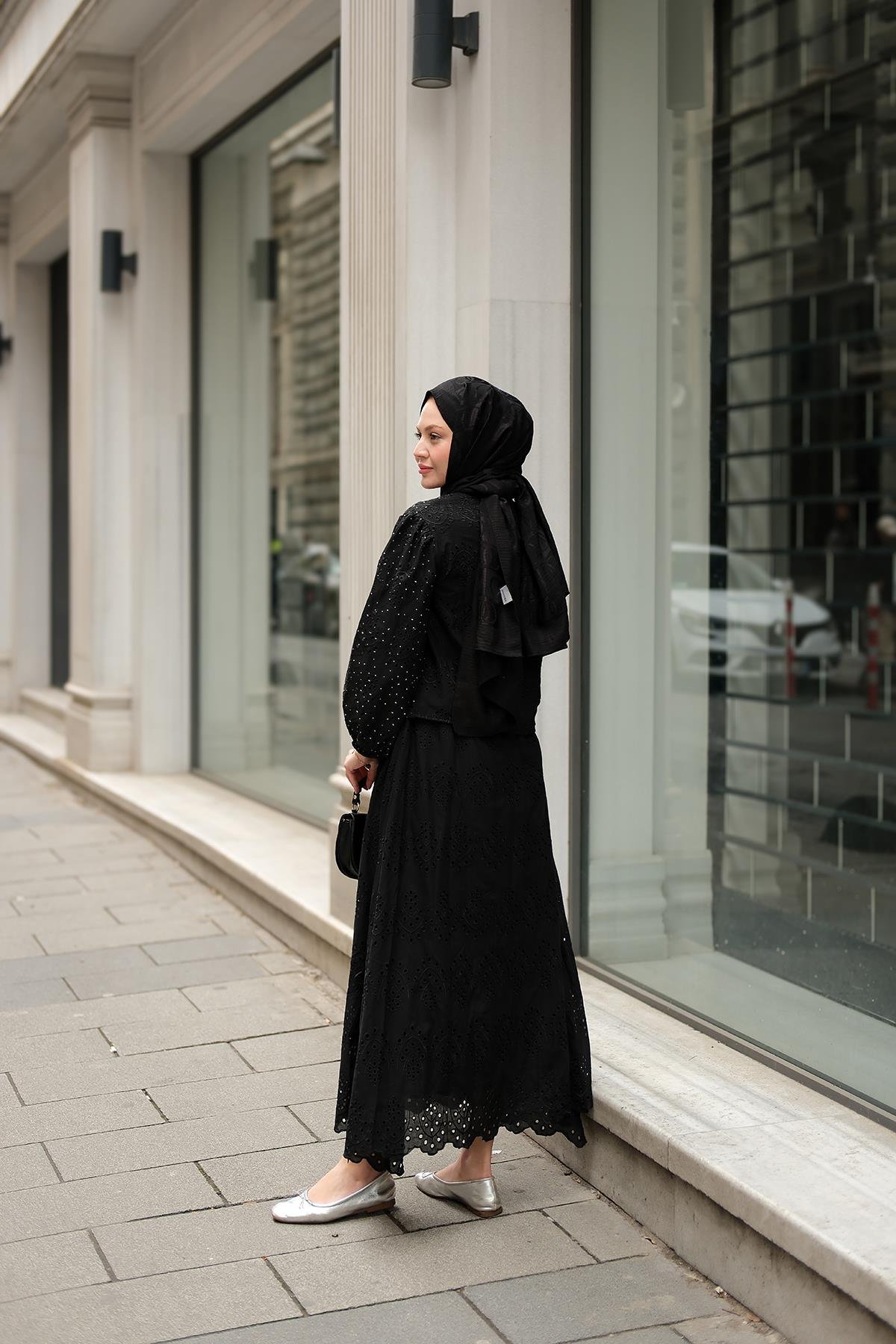 Kendinden Desenli Taş Detaylı Takım Siyah