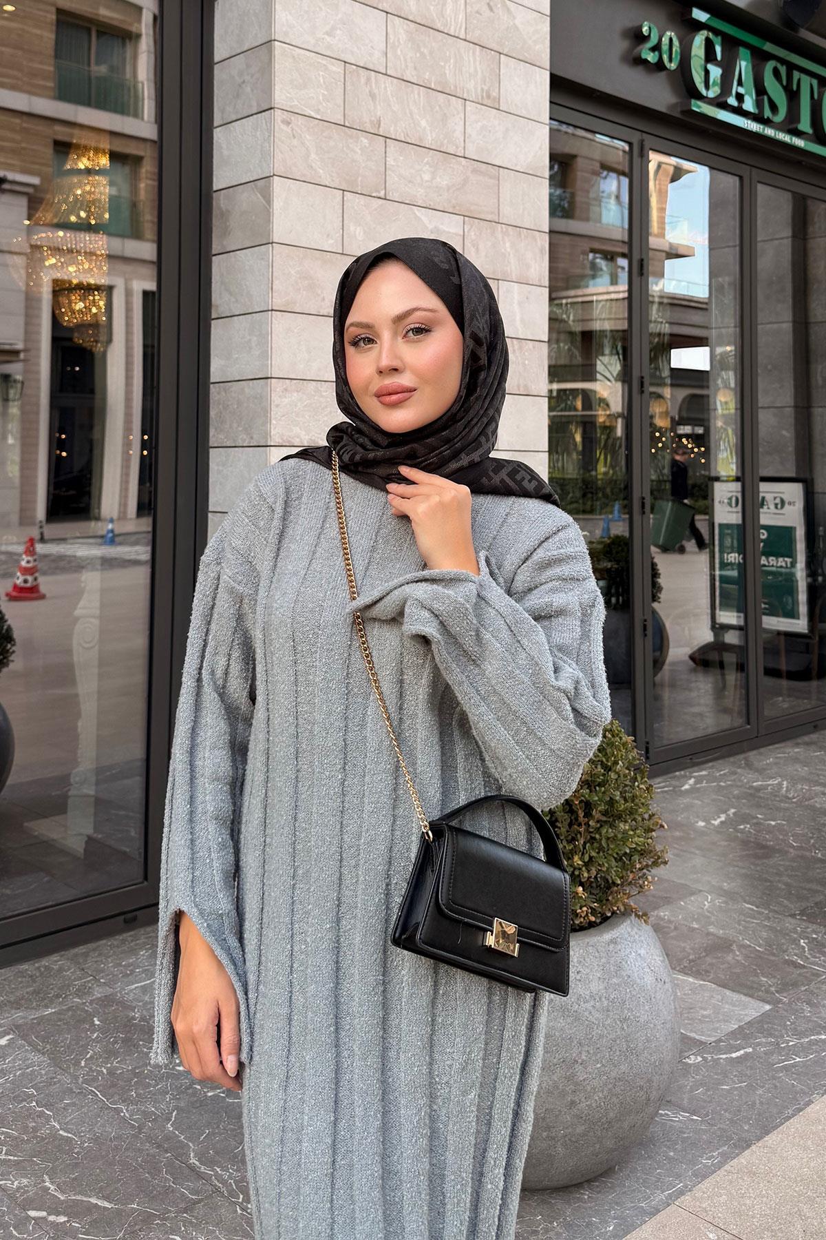 Kendinden Desenli Triko Elbise Gri