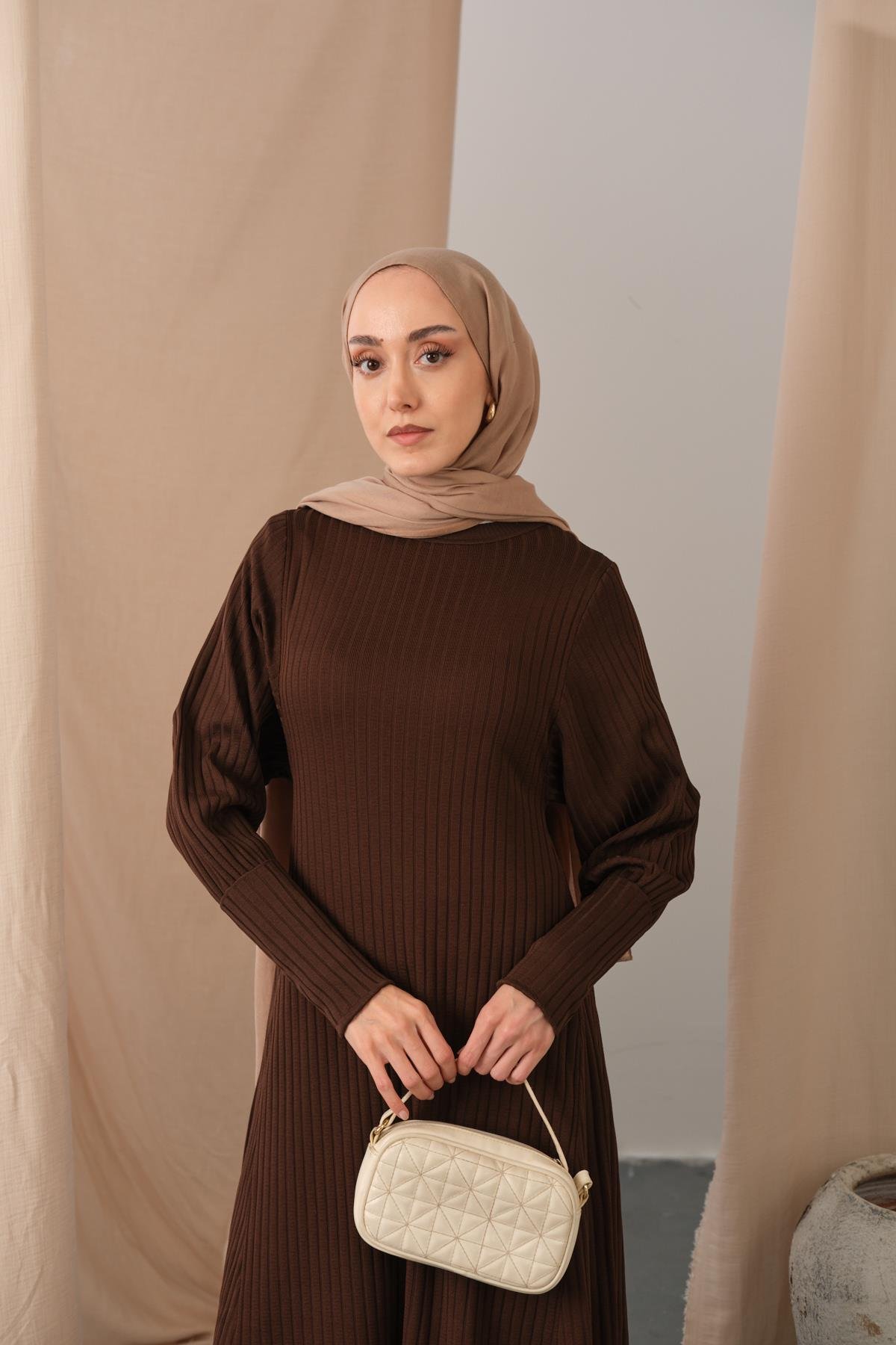 Kendinden Desenli Triko Elbise Kahverengi