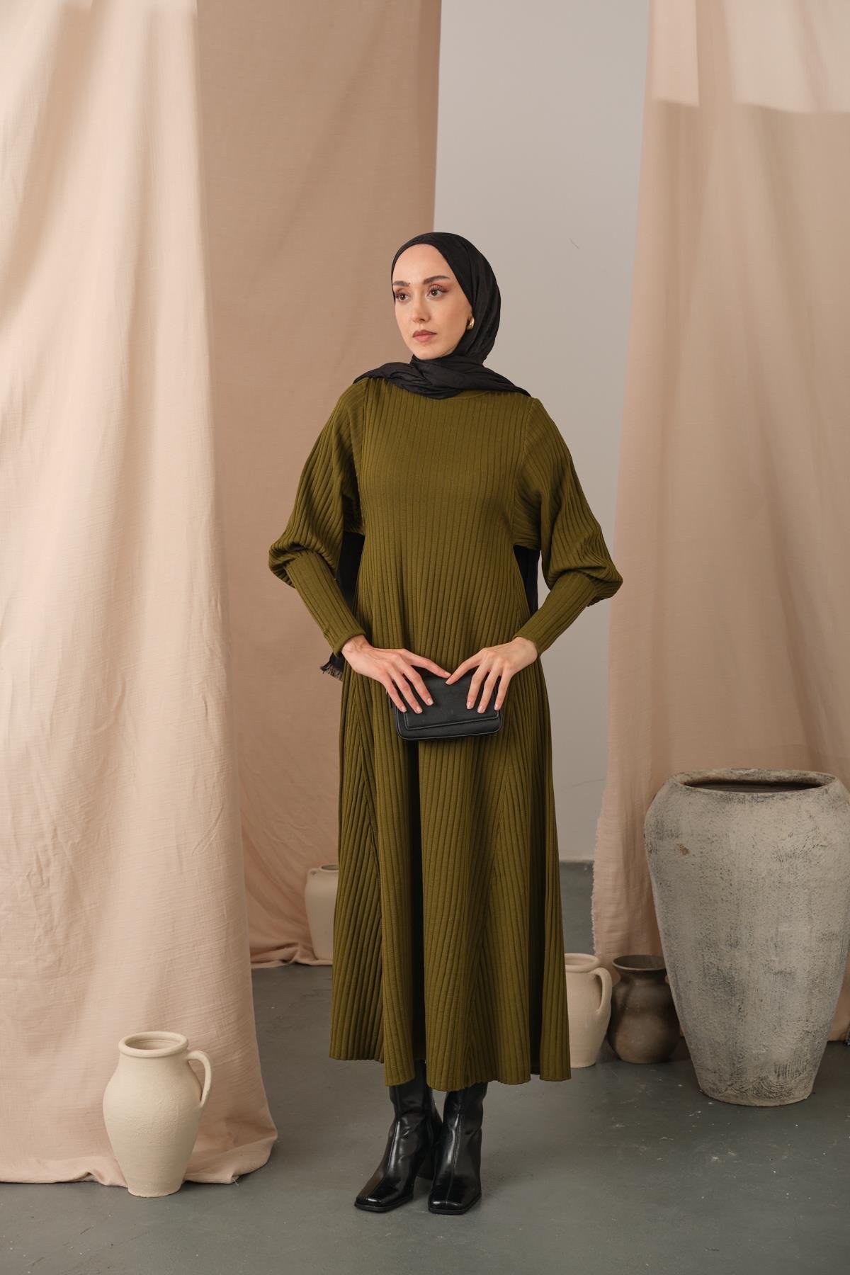 Kendinden Desenli Triko Elbise Yağ Yeşil