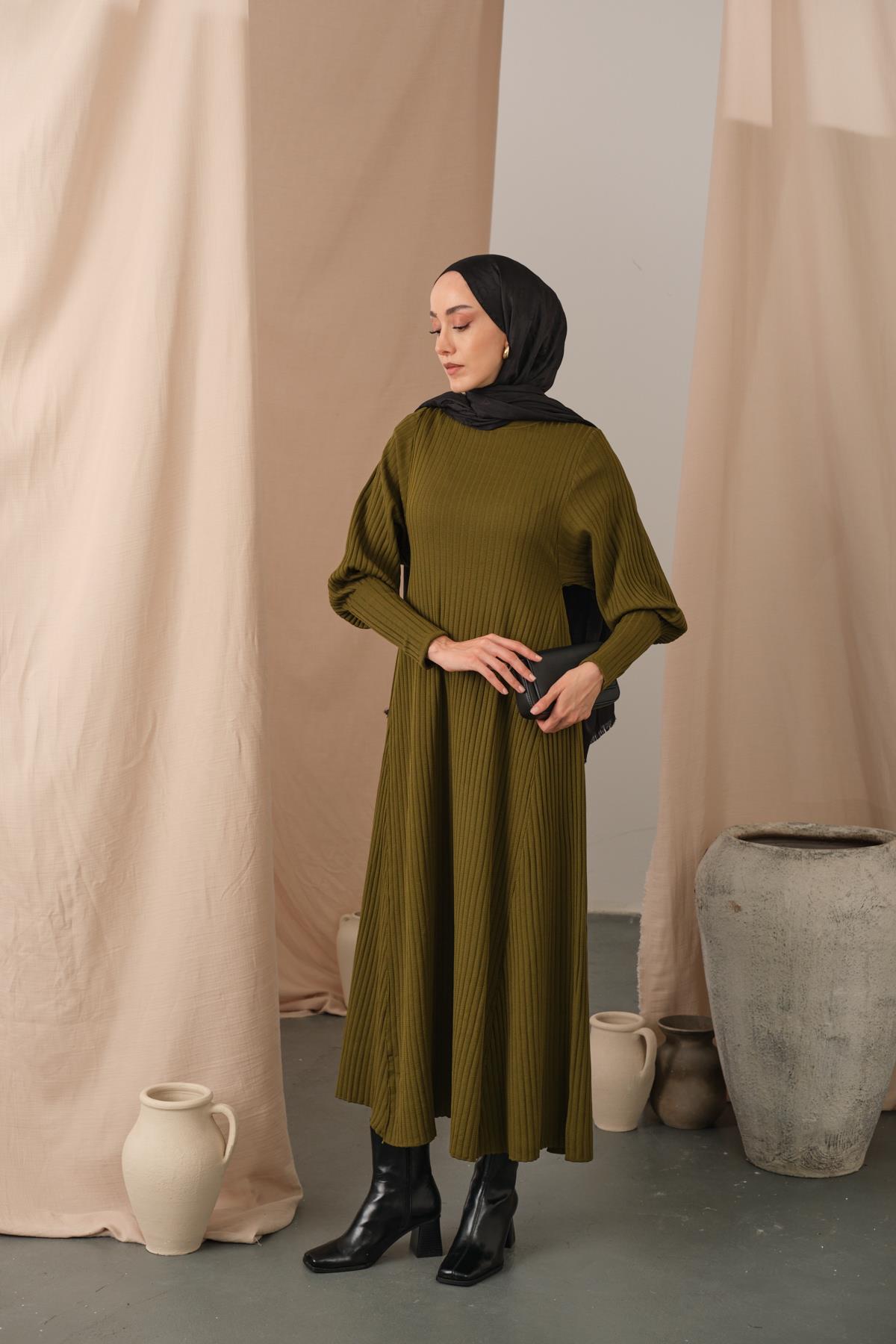 Kendinden Desenli Triko Elbise Yağ Yeşil