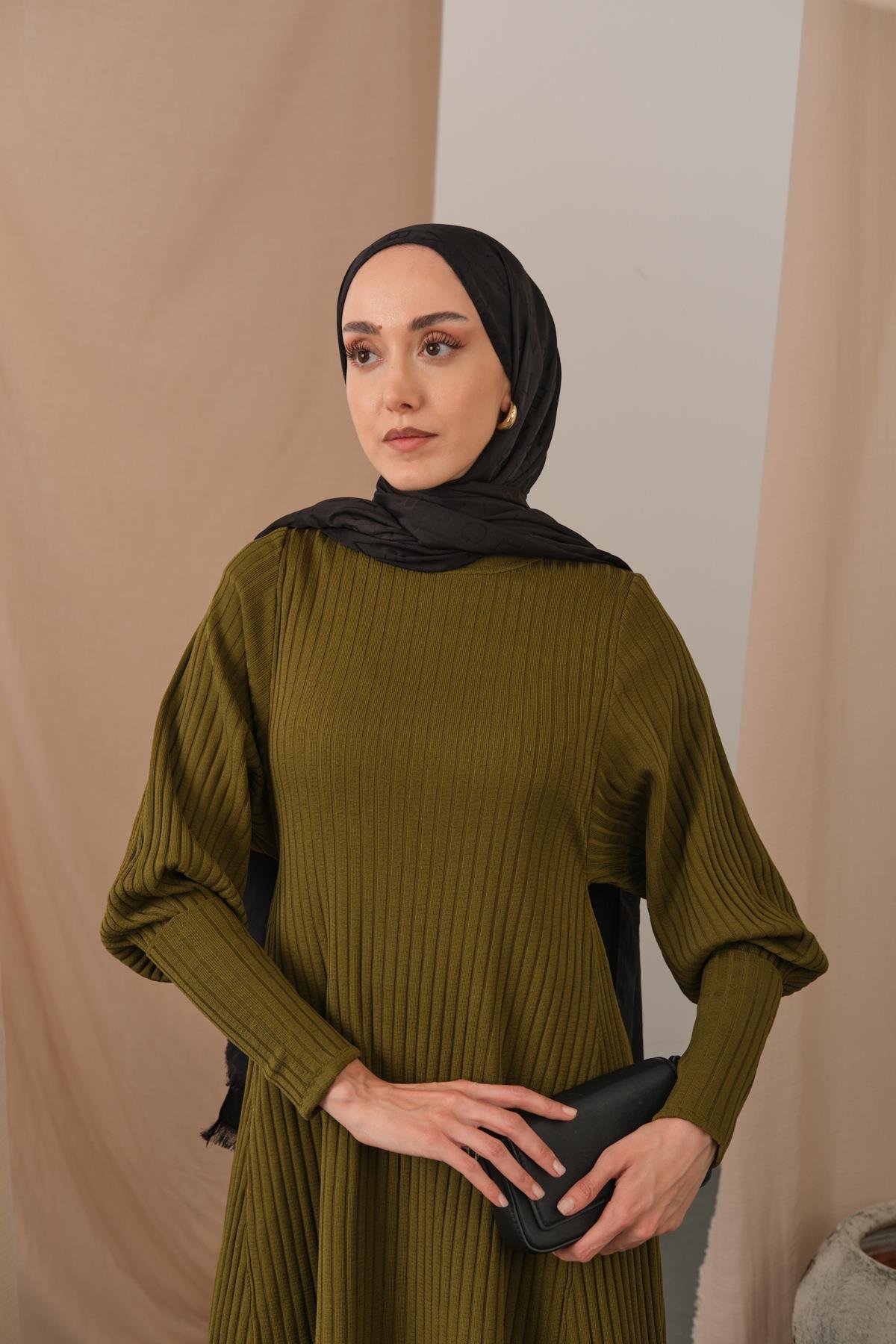 Kendinden Desenli Triko Elbise Yağ Yeşil