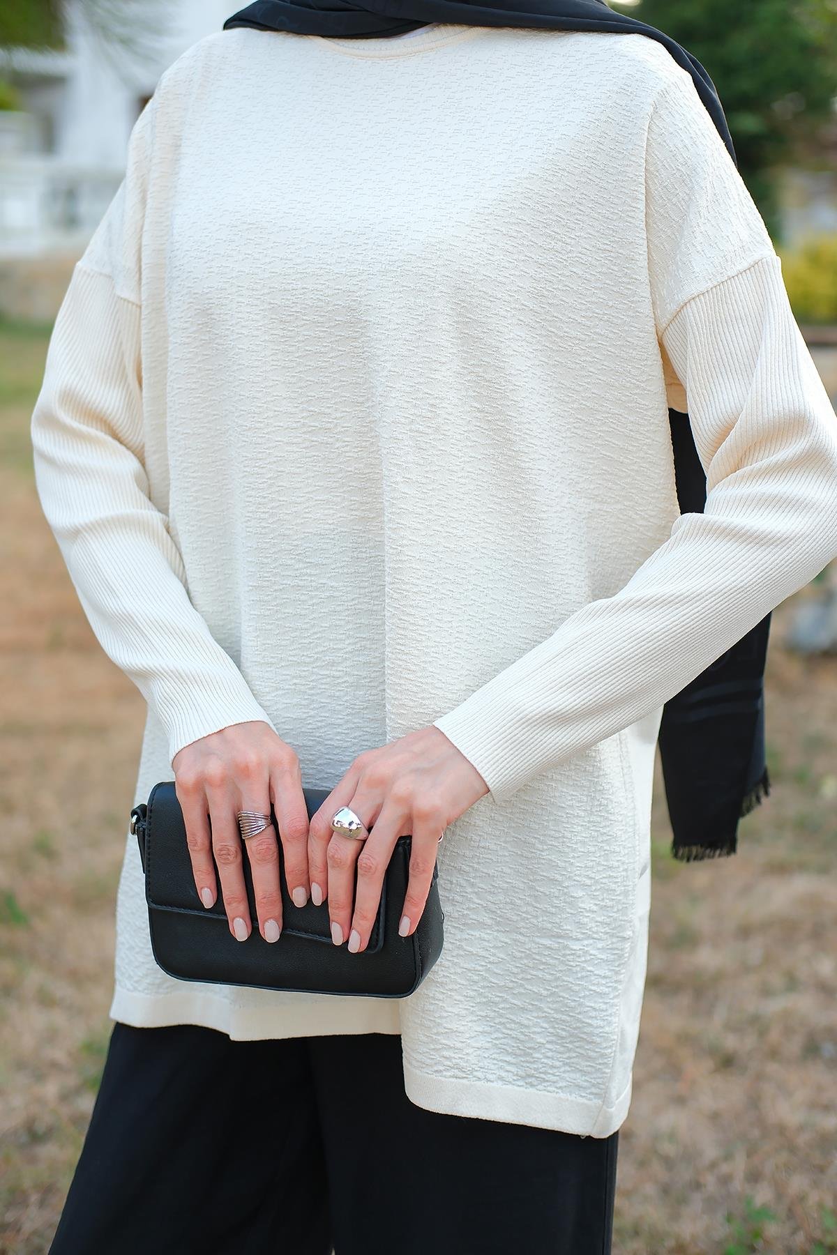 Kendinden Desenli Tunik Ekru