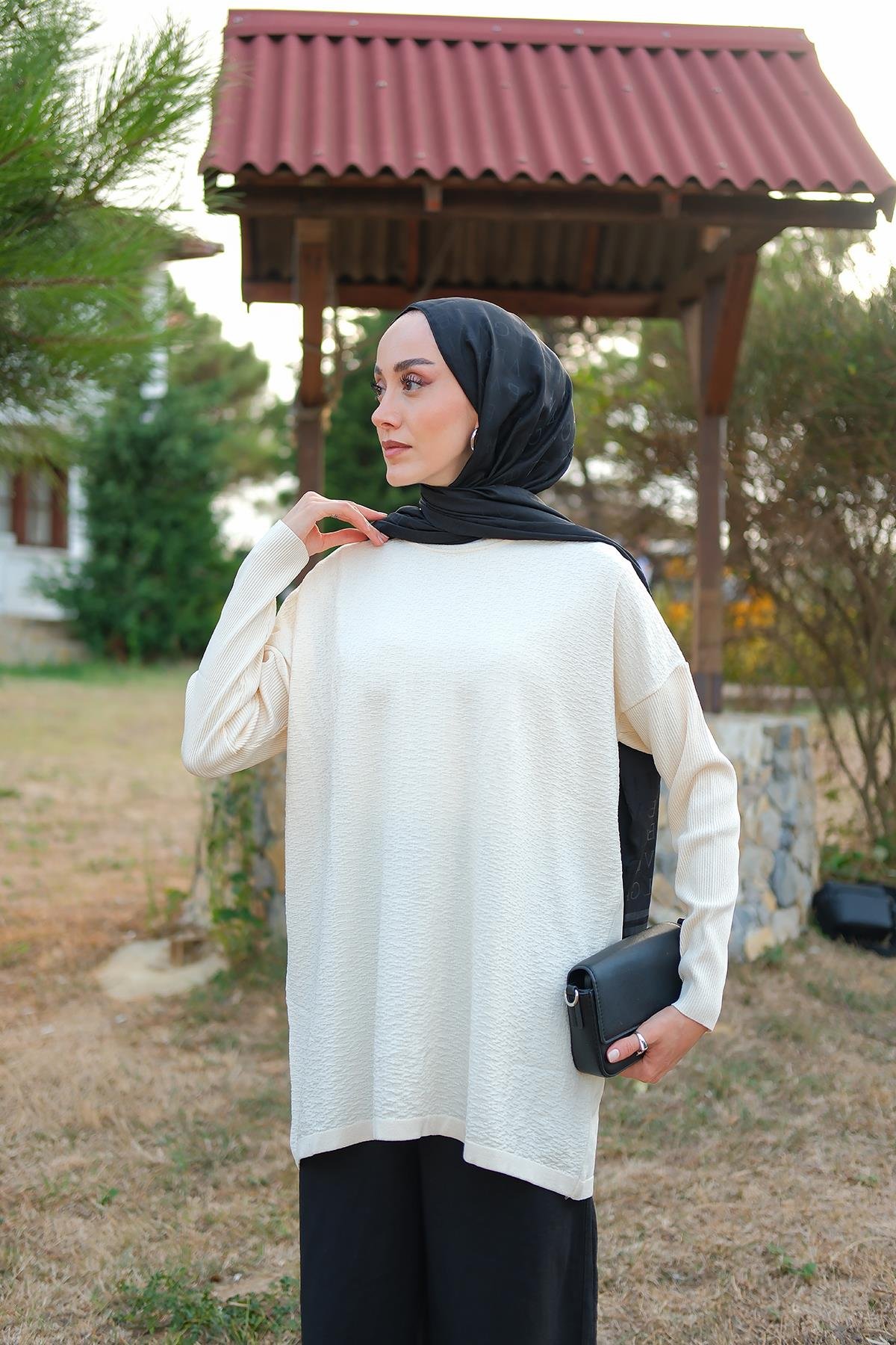 Kendinden Desenli Tunik Ekru