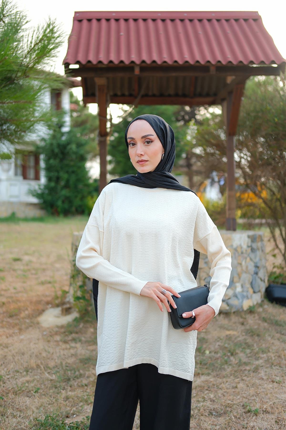 Kendinden Desenli Tunik Ekru