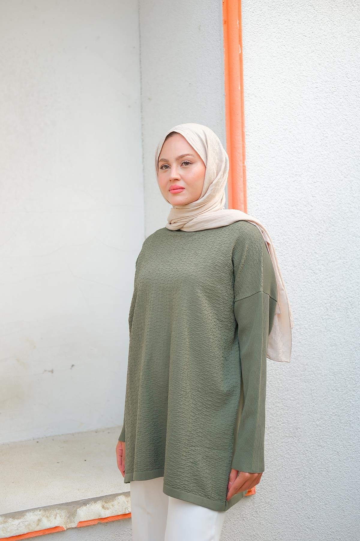 Kendinden Desenli Tunik Haki Yeşil