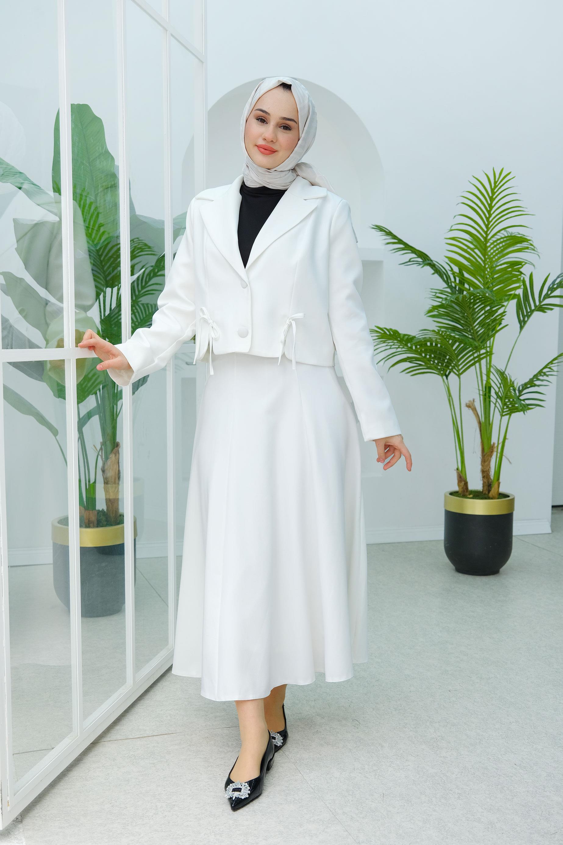 Kısa Fiyonk Detaylı Etek Takım Ekru