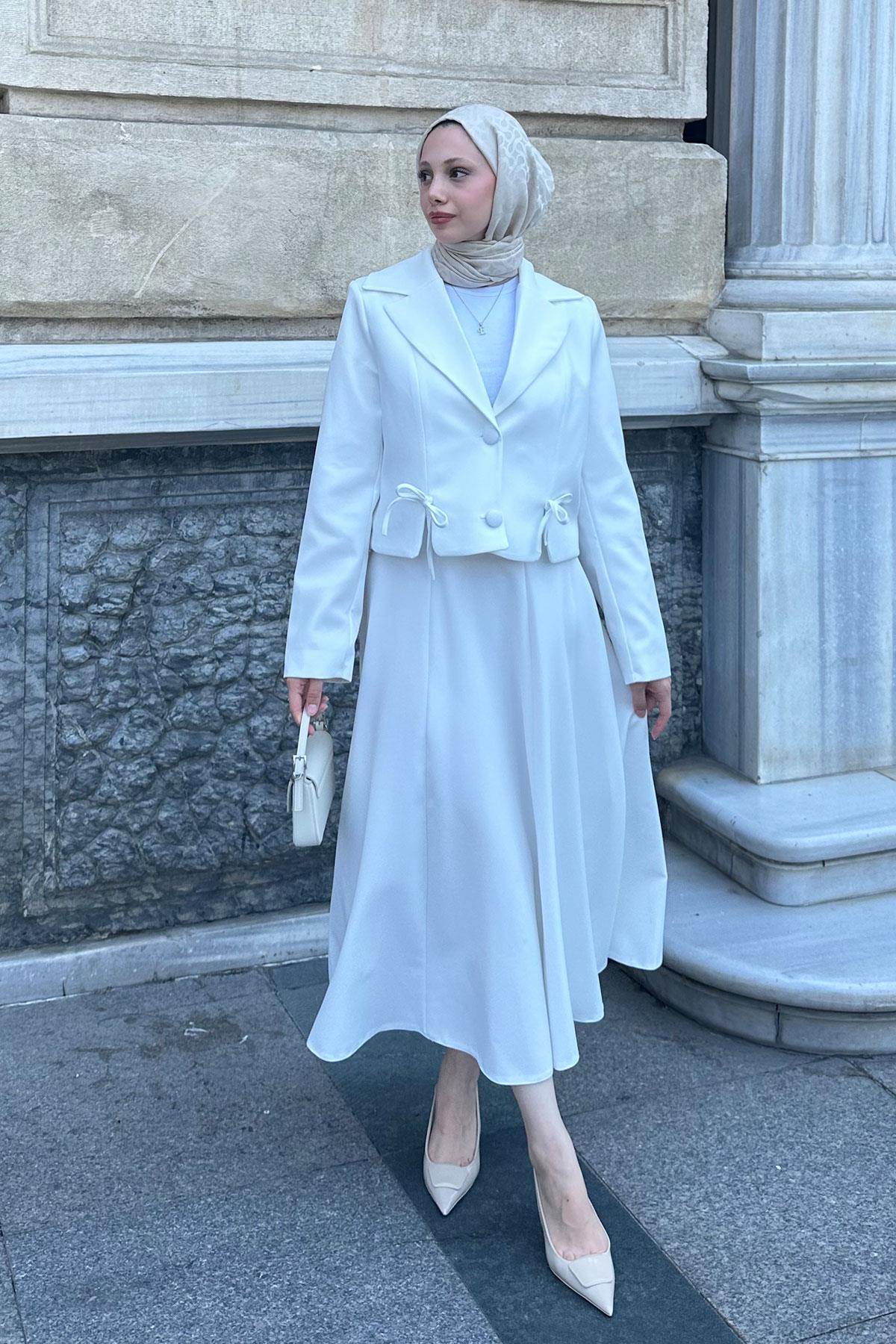 Kısa Fiyonk Detaylı Etek Takım Ekru