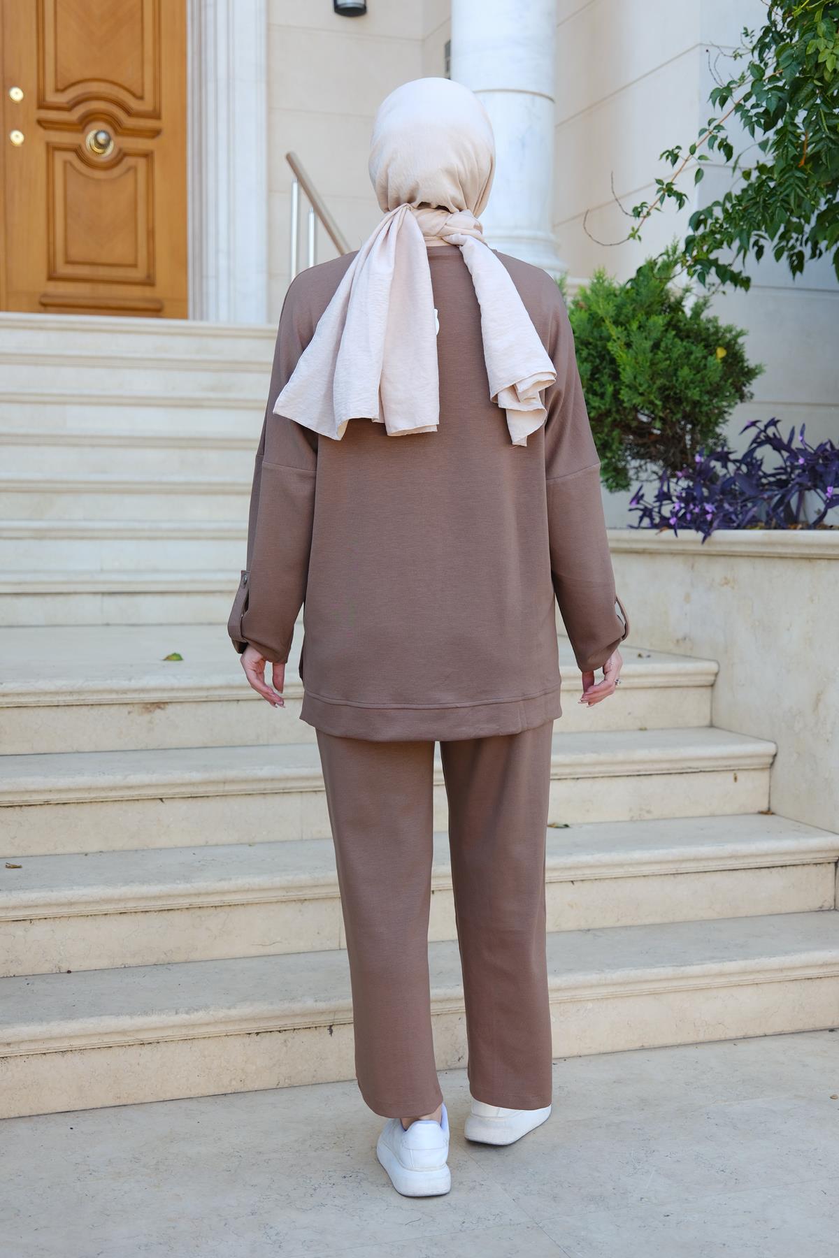 Kolları Düğme Detaylı Takım Kahverengi