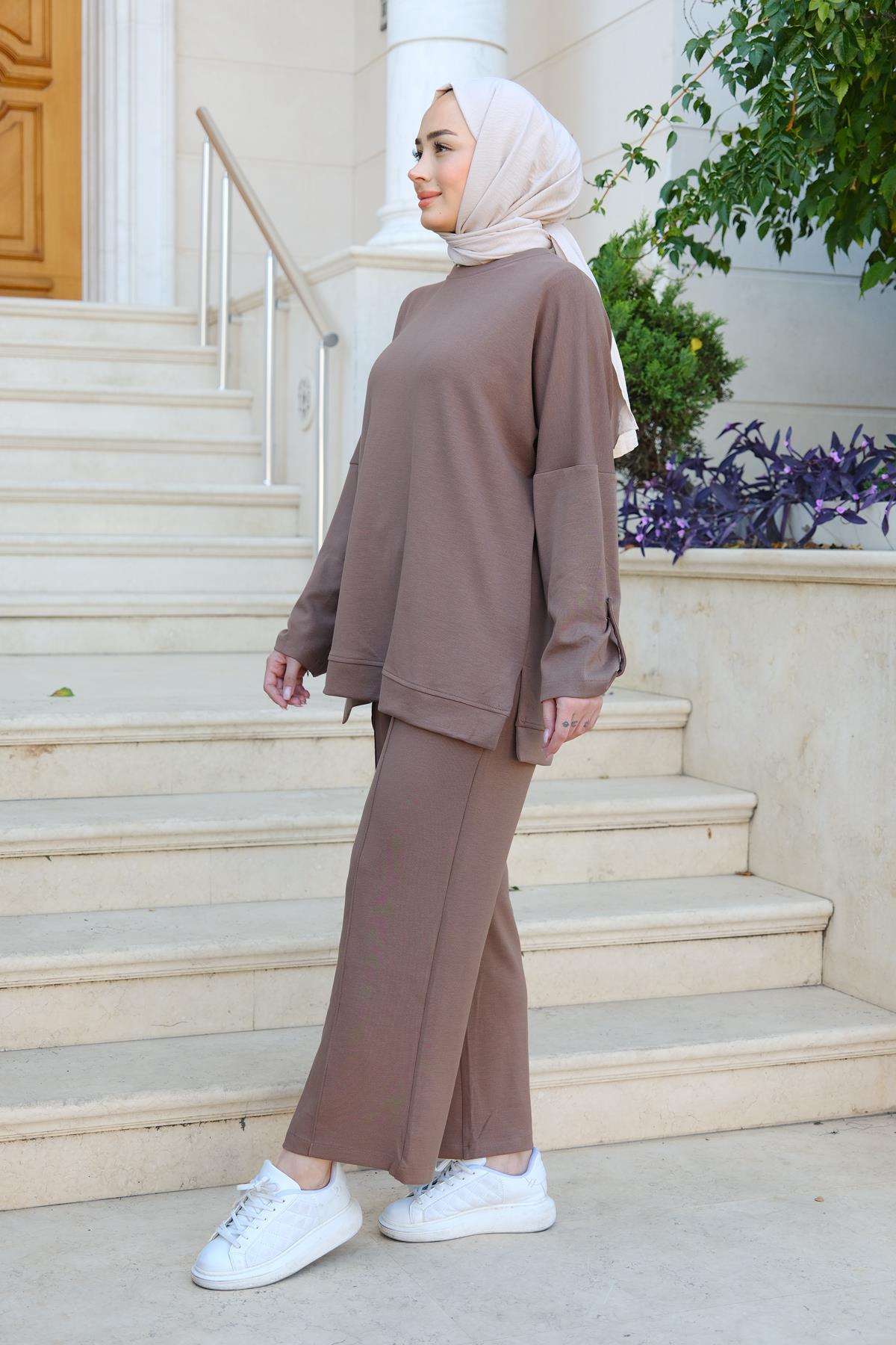 Kolları Düğme Detaylı Takım Kahverengi