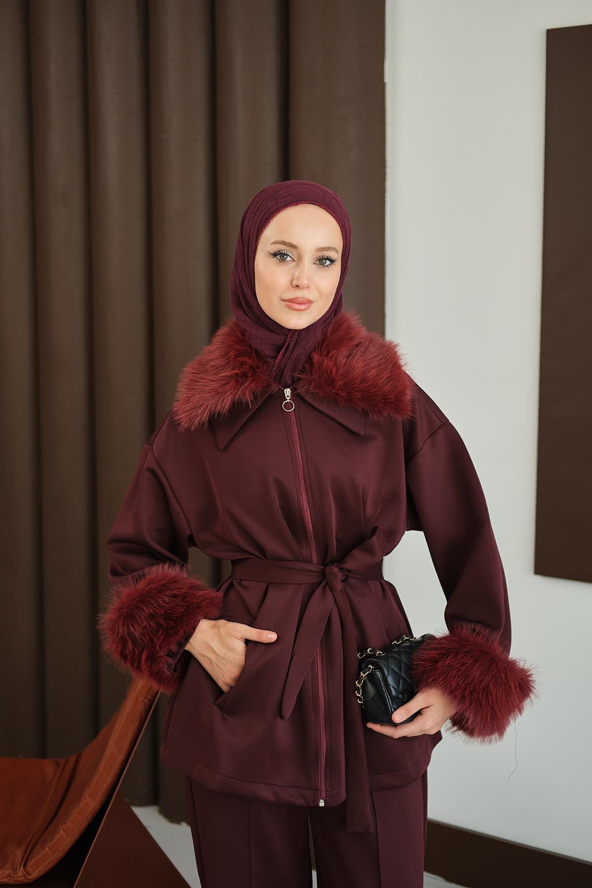 Kolları Ve Yakası Kürk Detay Takım Bordo