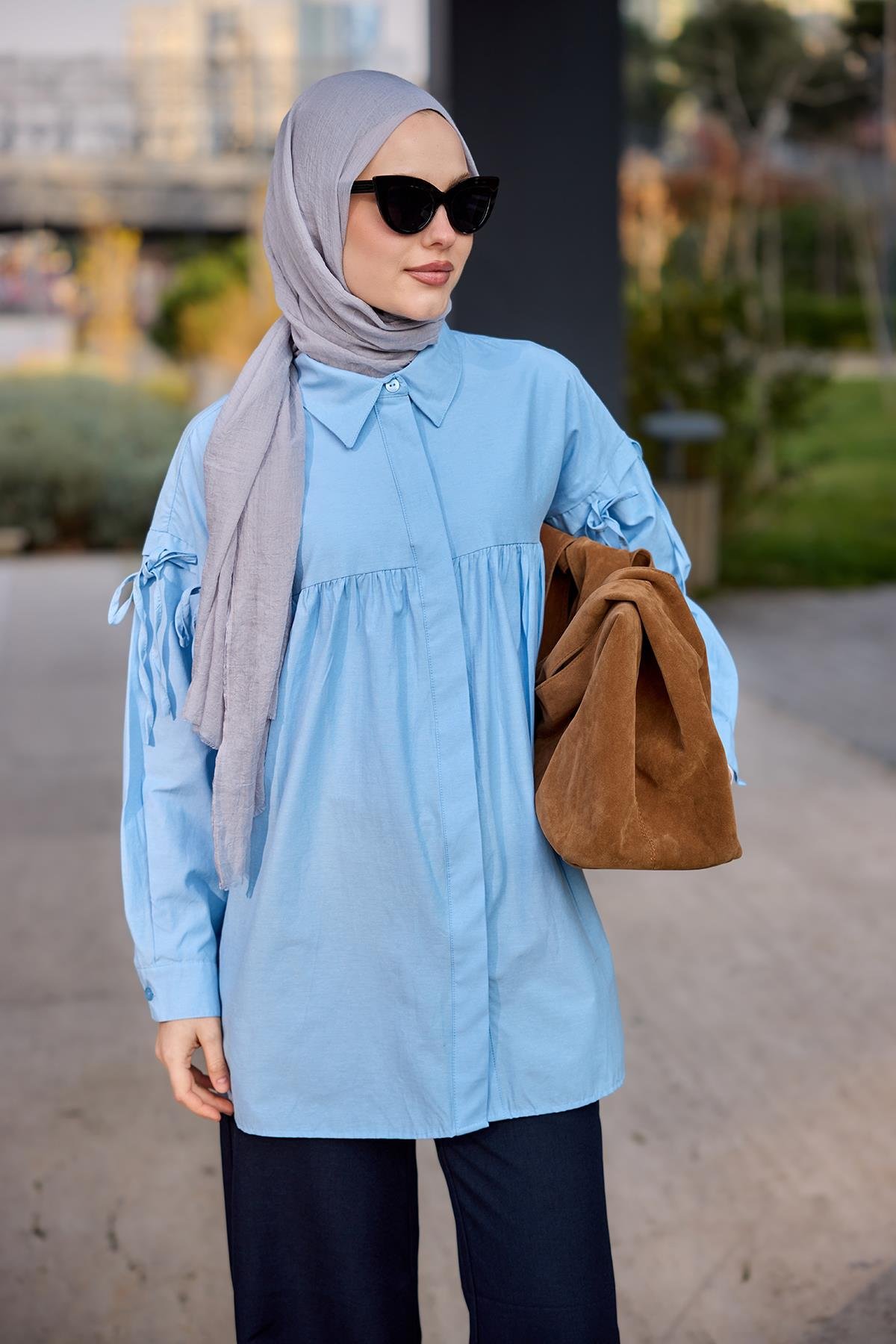 Kolu Bağcık Detaylı Fiyonklu Gömlek Mavi