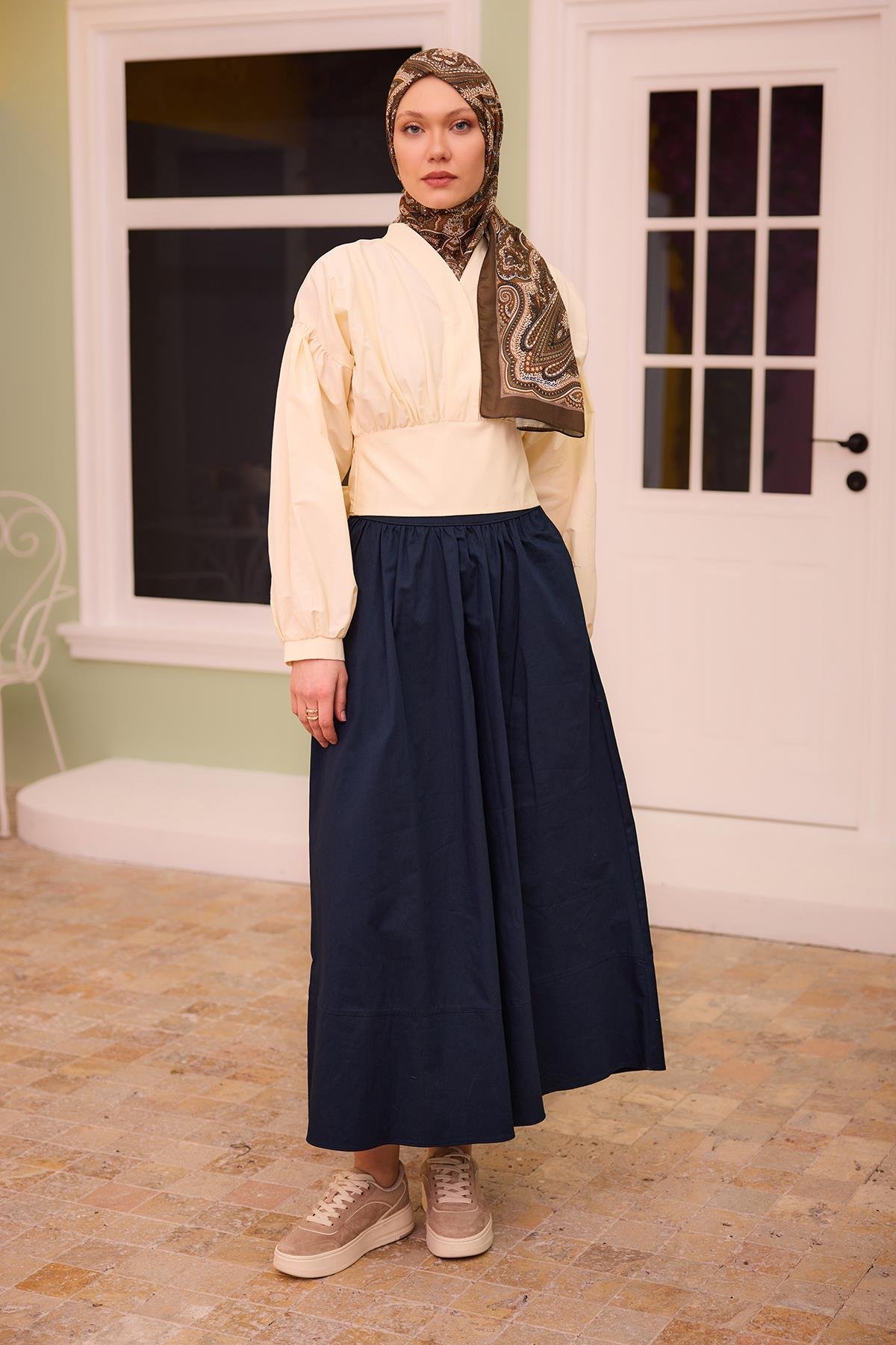 Kontrast Renkli Bluzlu Takım Bej