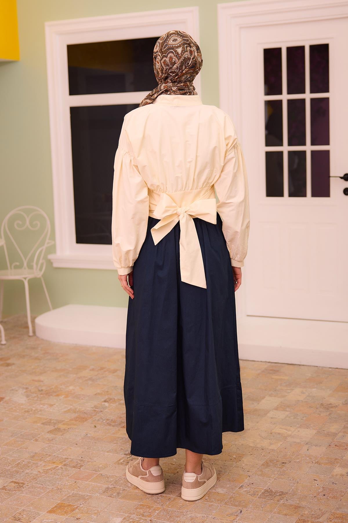 Kontrast Renkli Bluzlu Takım Bej