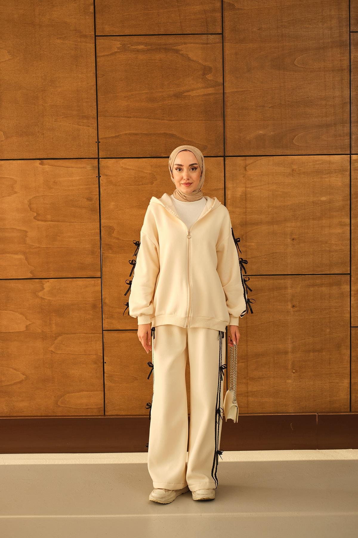 Kurdale Detaylı Takım Krem