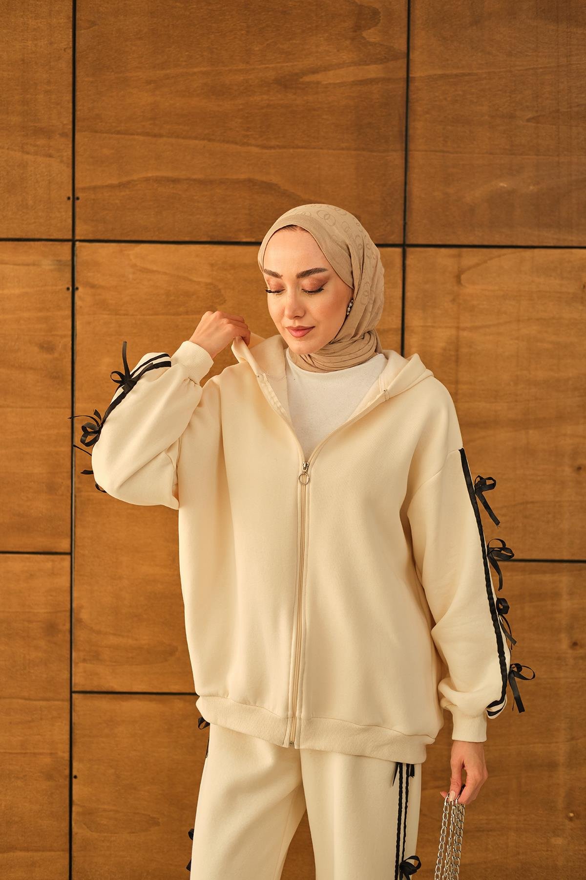 Kurdale Detaylı Takım Krem