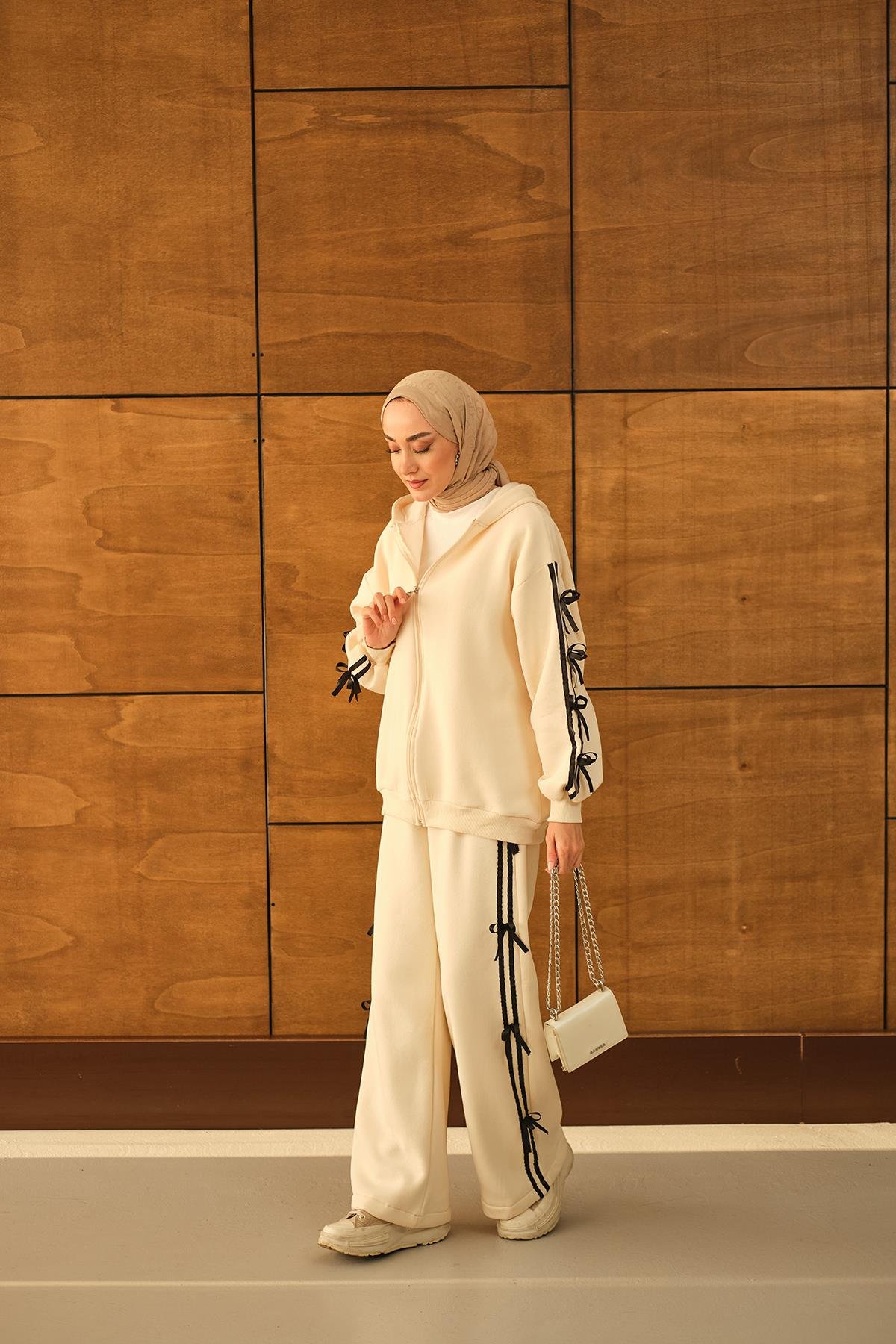 Kurdale Detaylı Takım Krem
