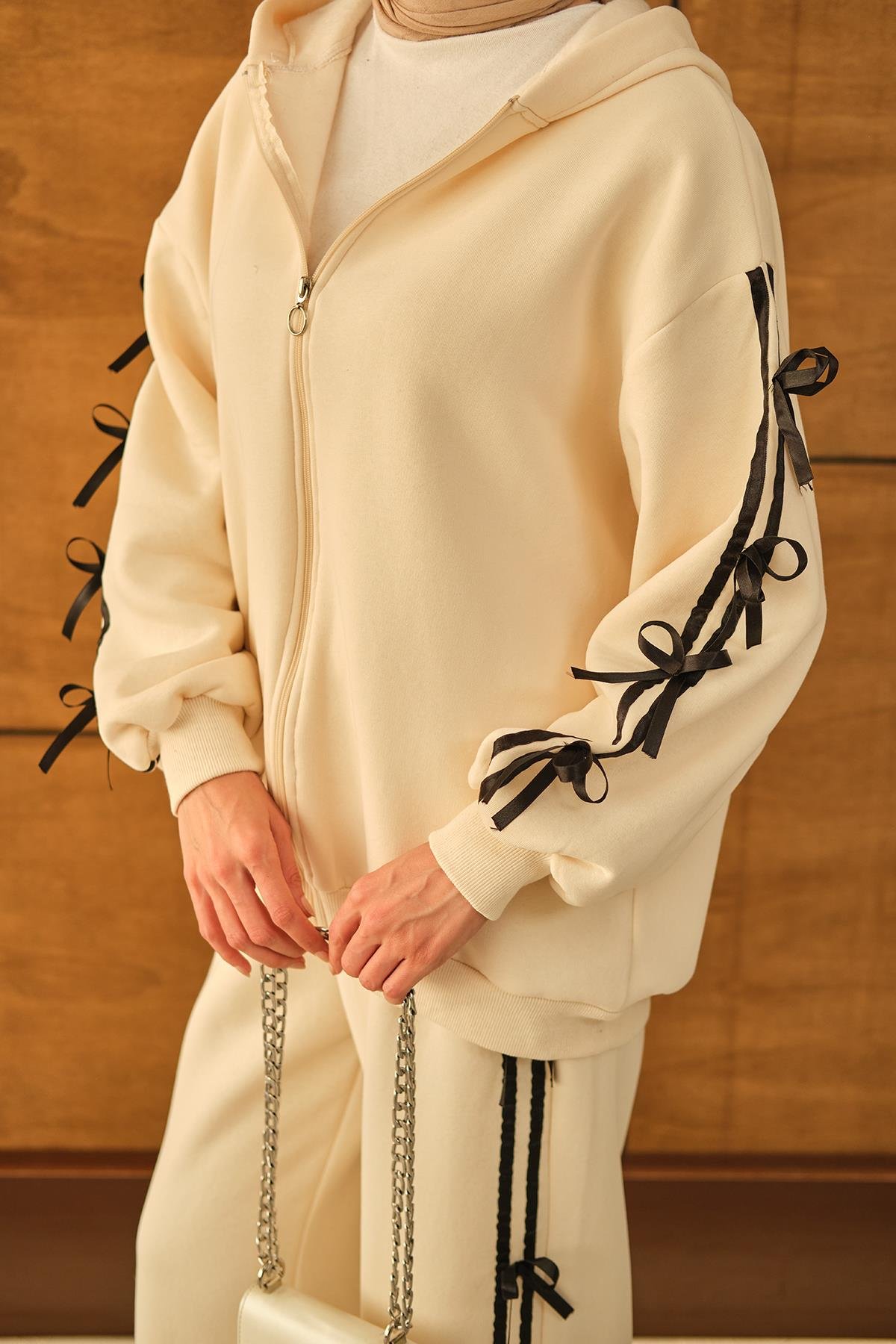 Kurdale Detaylı Takım Krem