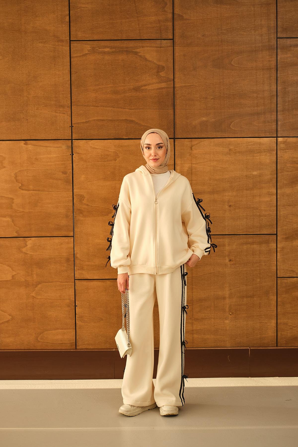 Kurdale Detaylı Takım Krem