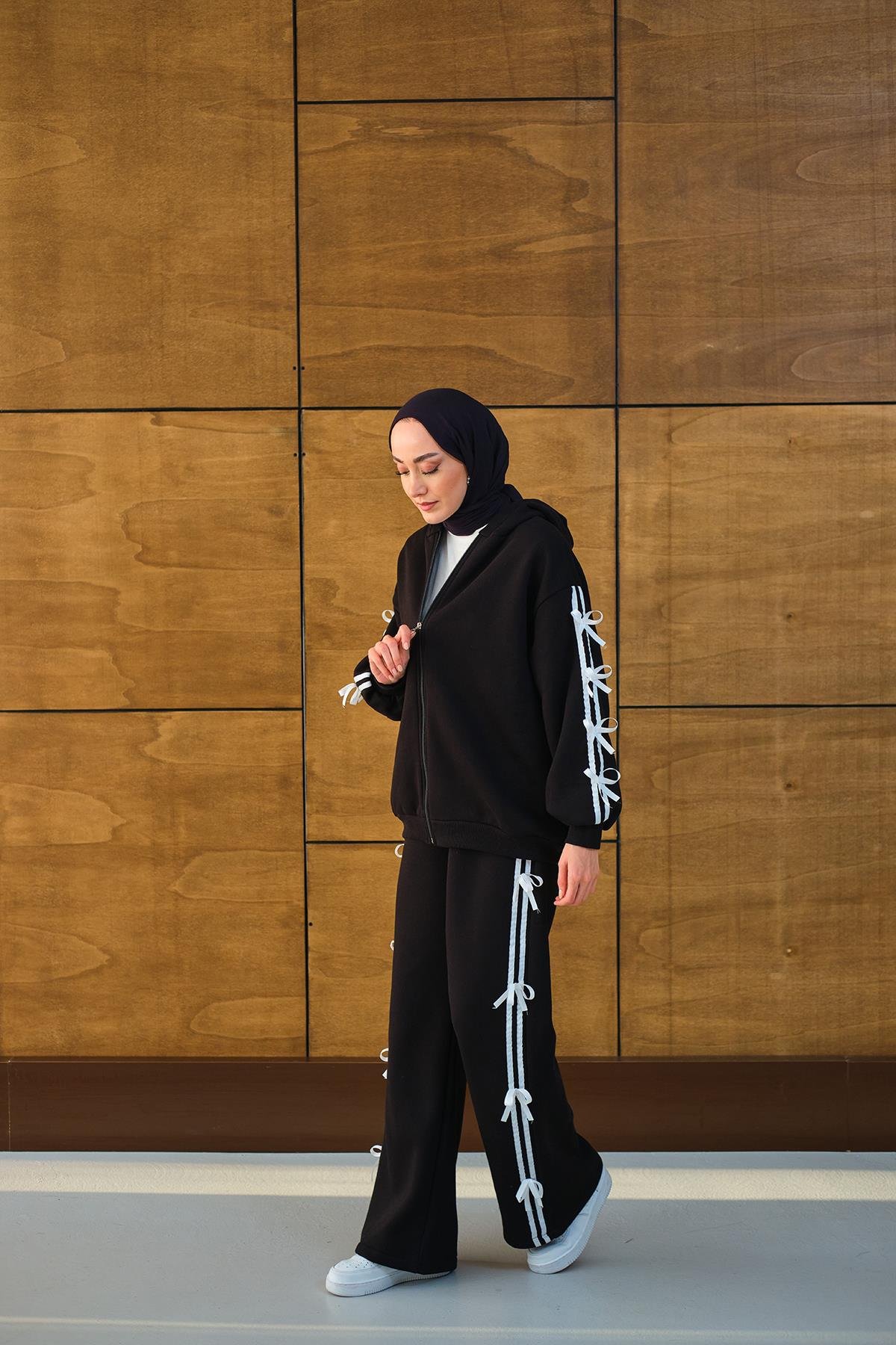 Kurdale Detaylı Takım Siyah