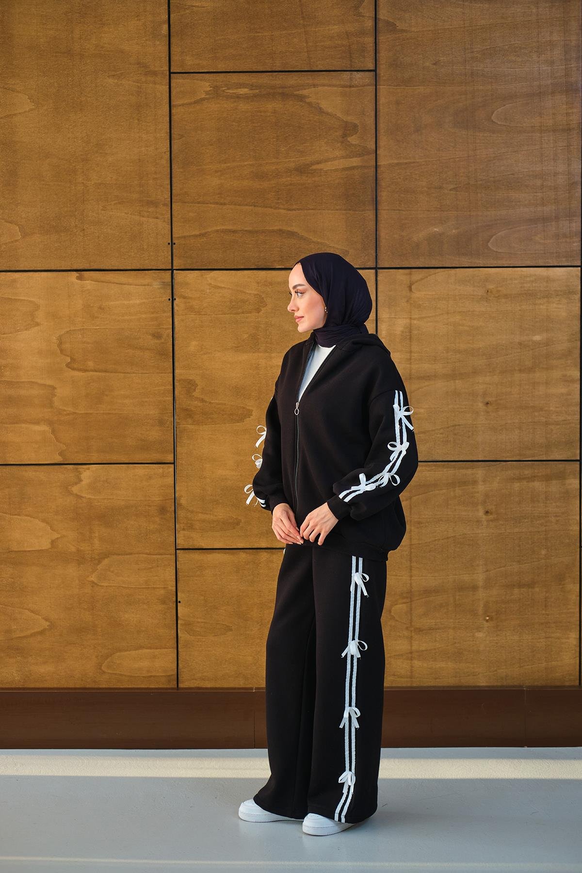 Kurdale Detaylı Takım Siyah