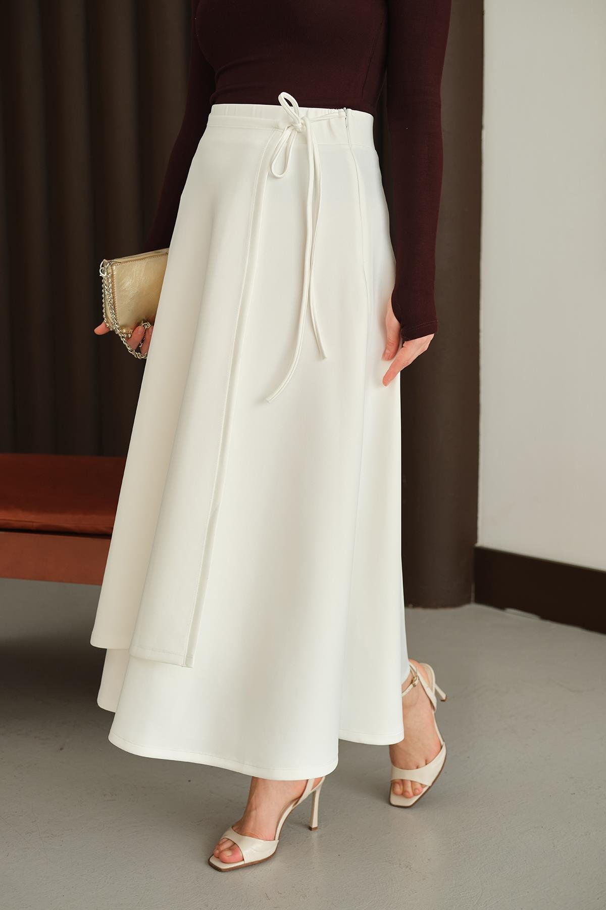 Kurdele Detay Etek Beyaz