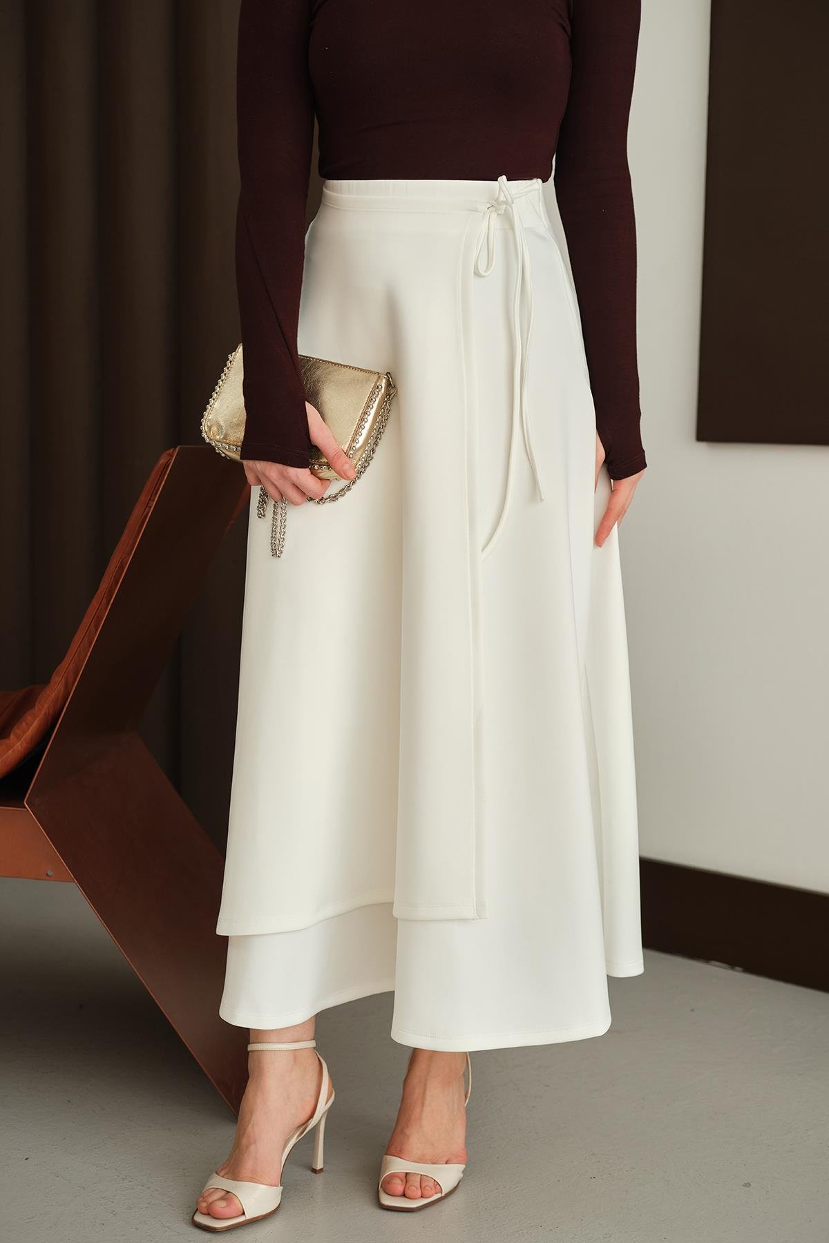 Kurdele Detay Etek Beyaz