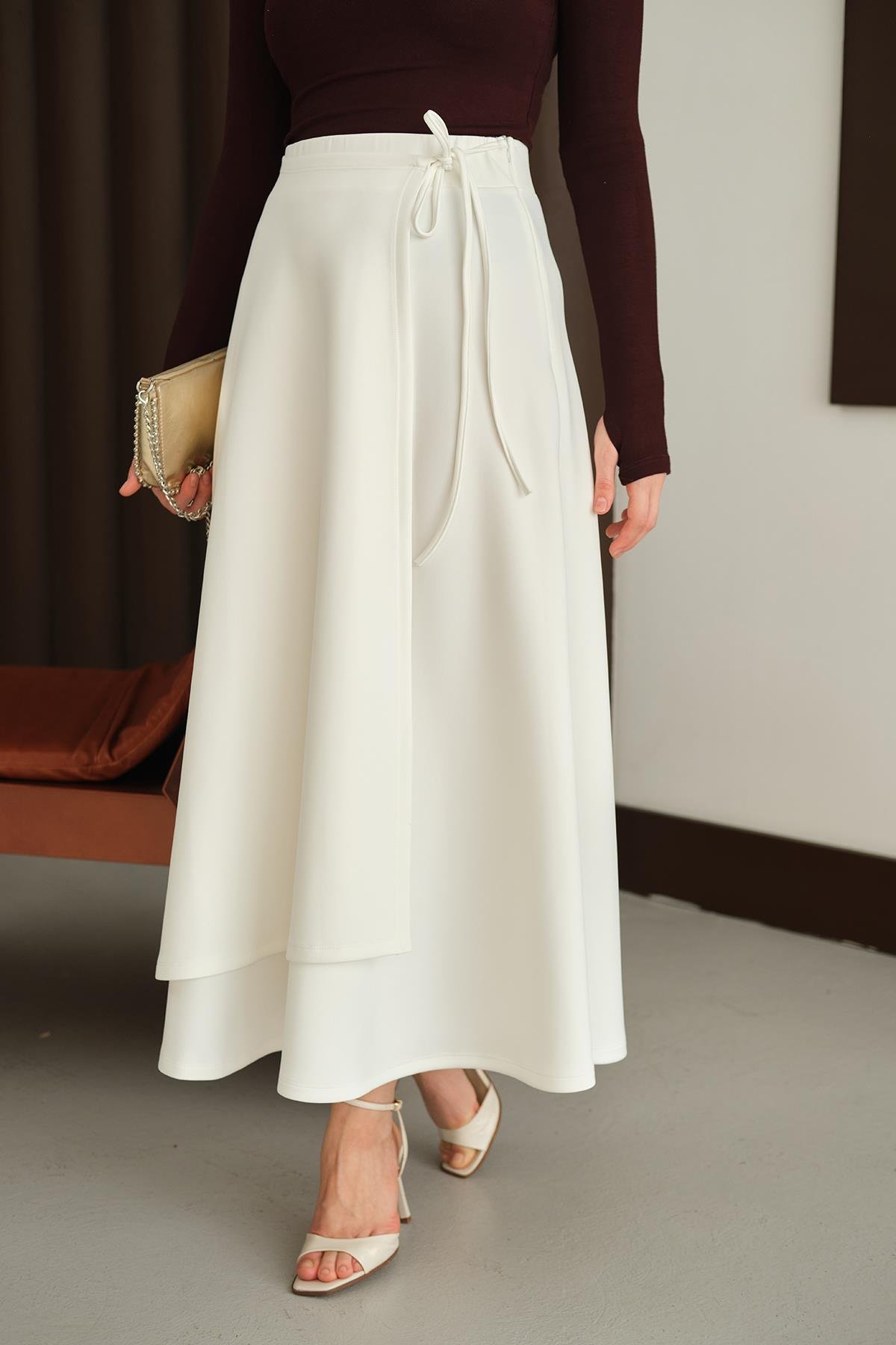 Kurdele Detay Etek Beyaz